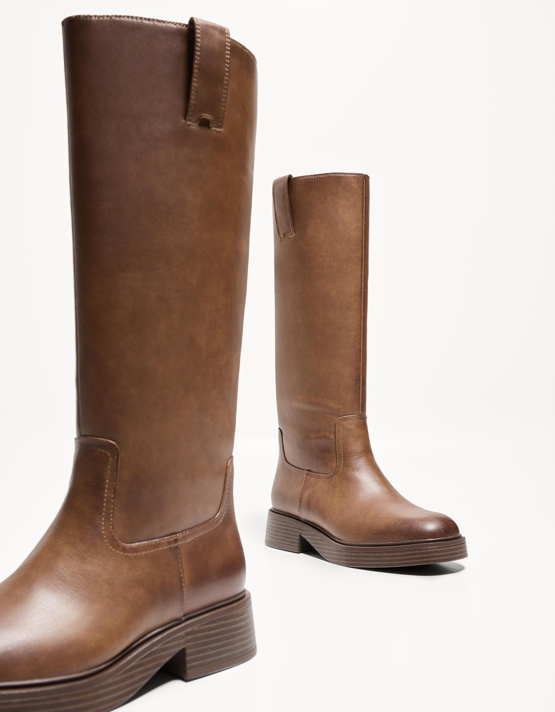 Flat knee-high boots Product Image