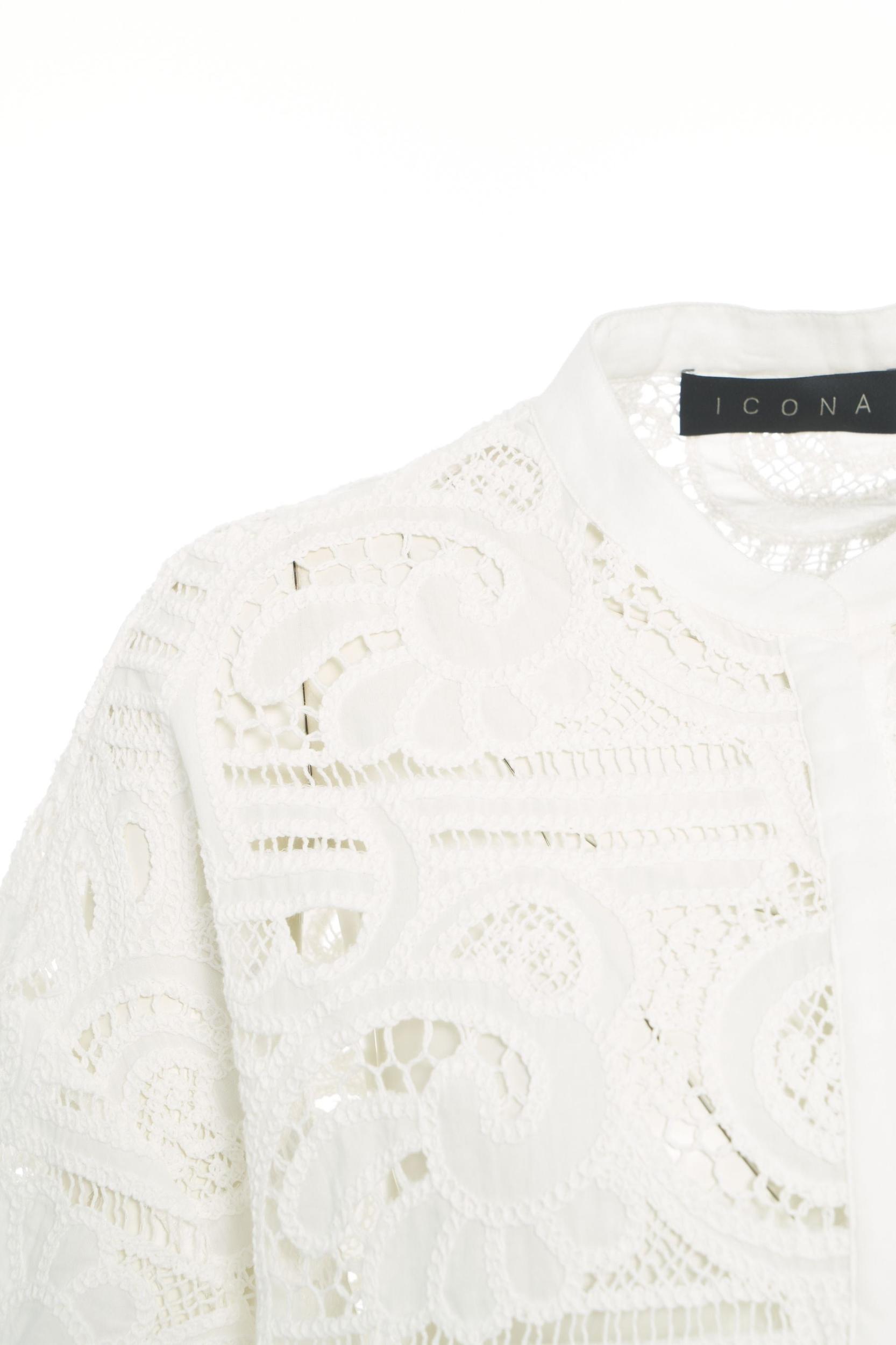 Blouse with perforated embroidery Product Image