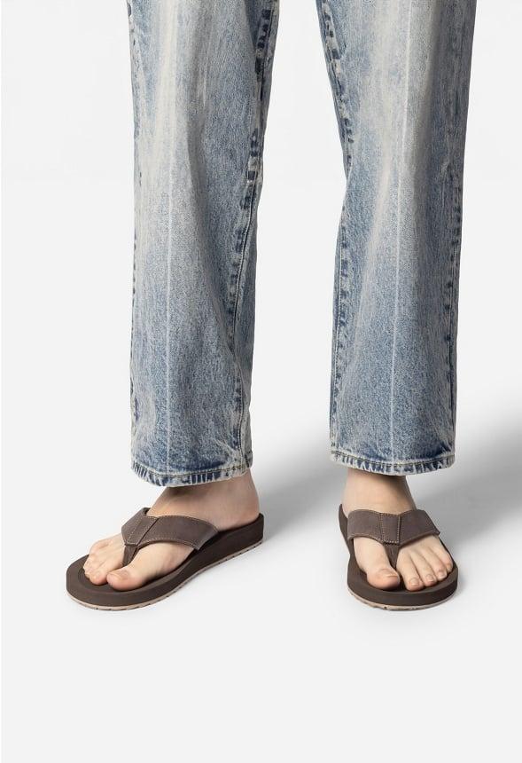 Men's Lightweight Water-Friendly Flip Flops Product Image