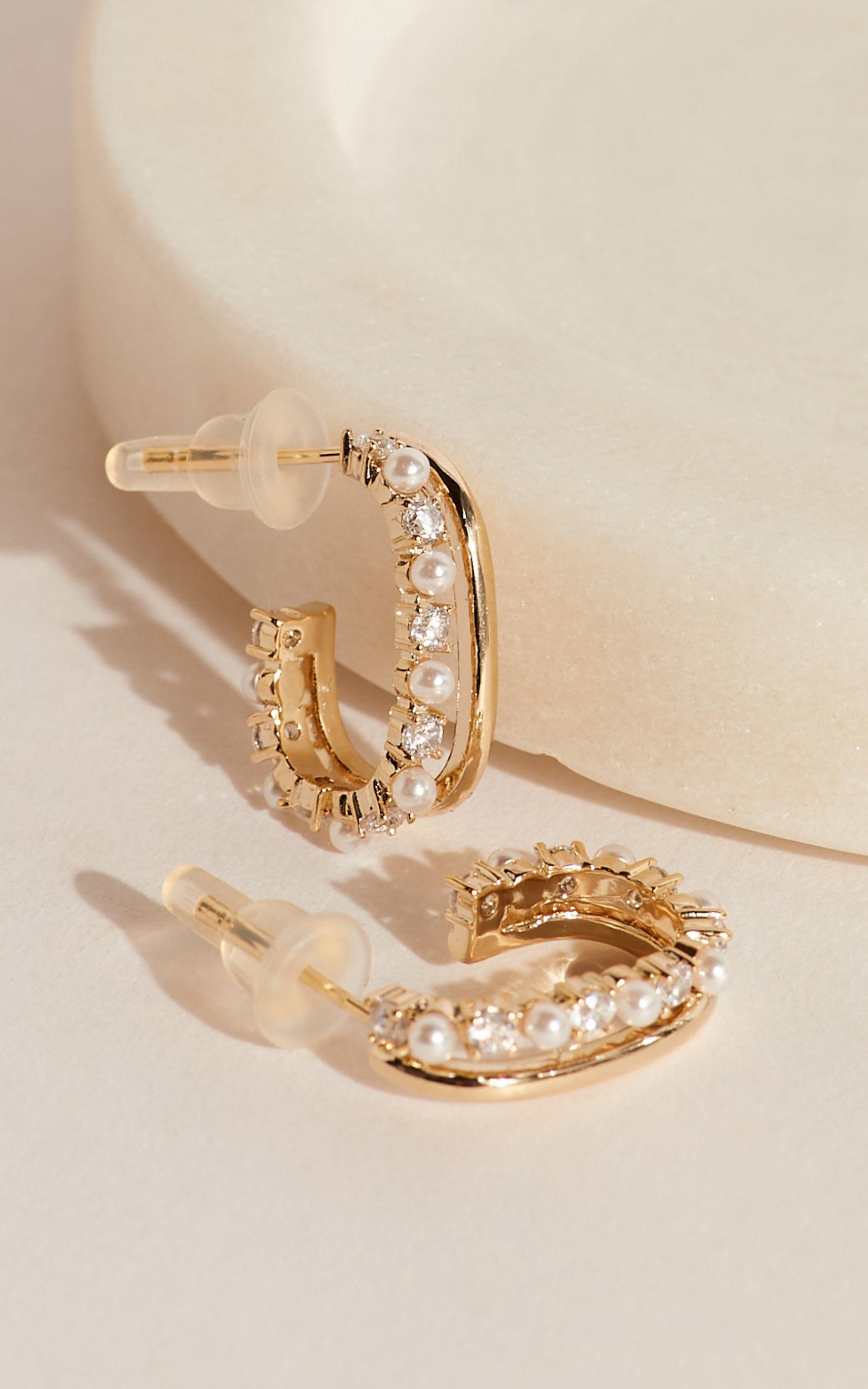 Haisley Hoop Earrings in Gold Product Image