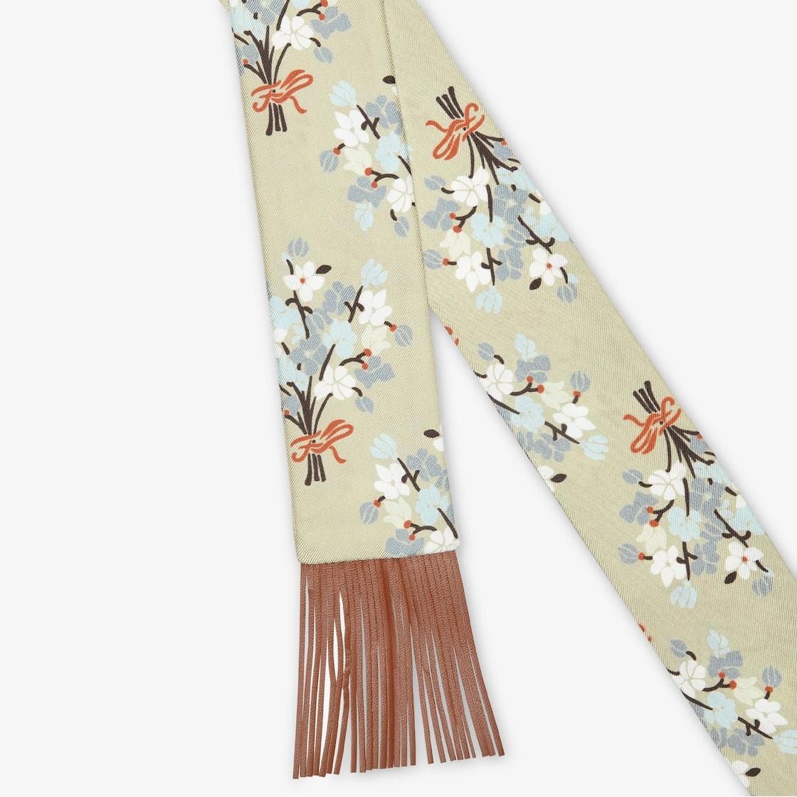WrappyGreen silk scarf with fringes Product Image