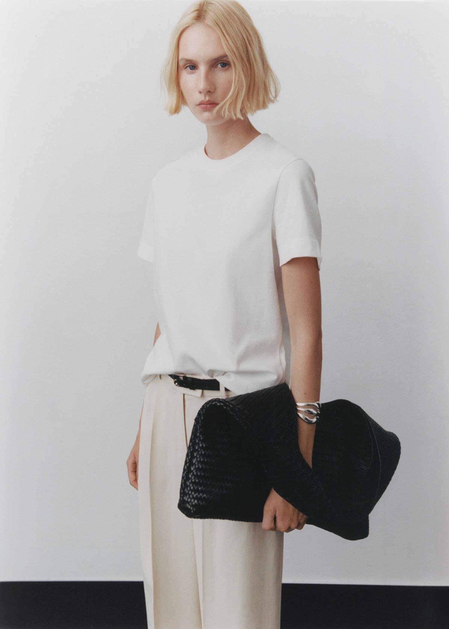 Short-sleeved cotton t-shirt - Women | MANGO USA Product Image