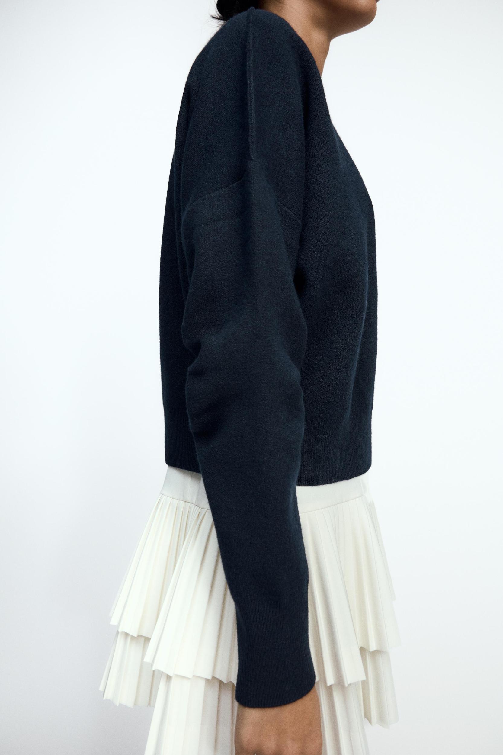 PLEATED SLEEVE SWEATSHIRT Product Image