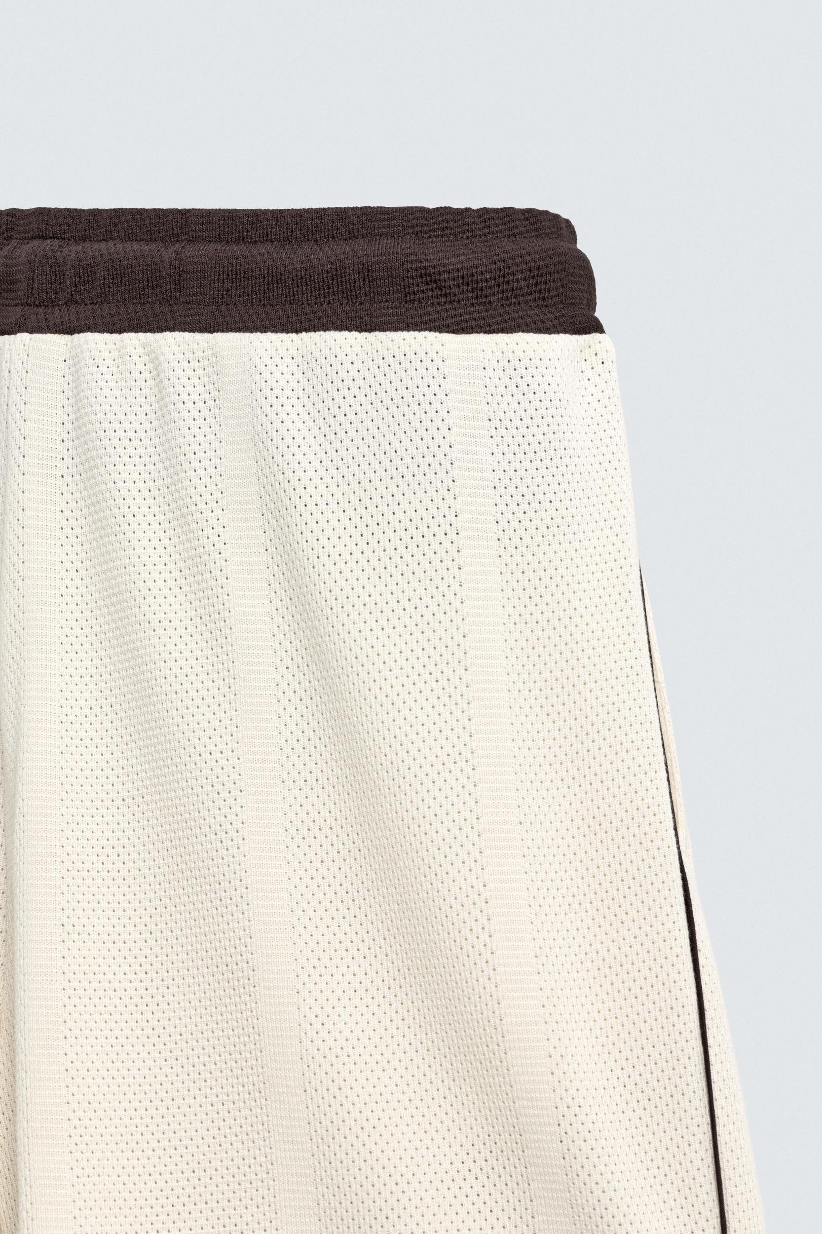 RETRO CONTRAST SOCCER SHORTS Product Image