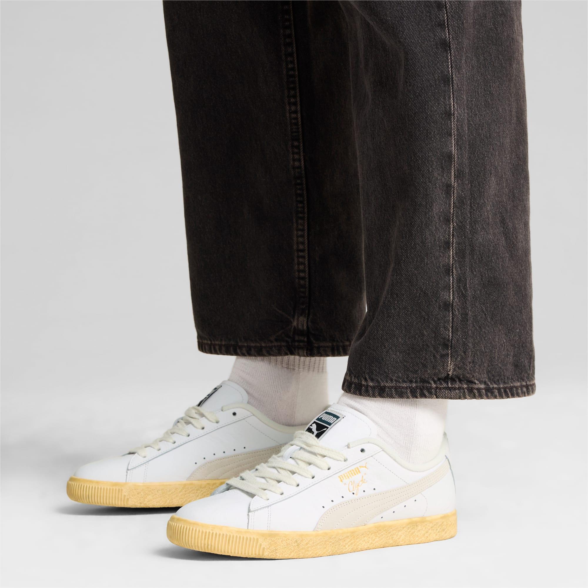 Clyde Vintage Sneakers Product Image