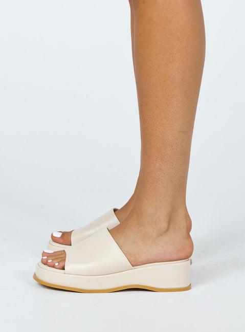 Bayshore Sandals Beige Product Image