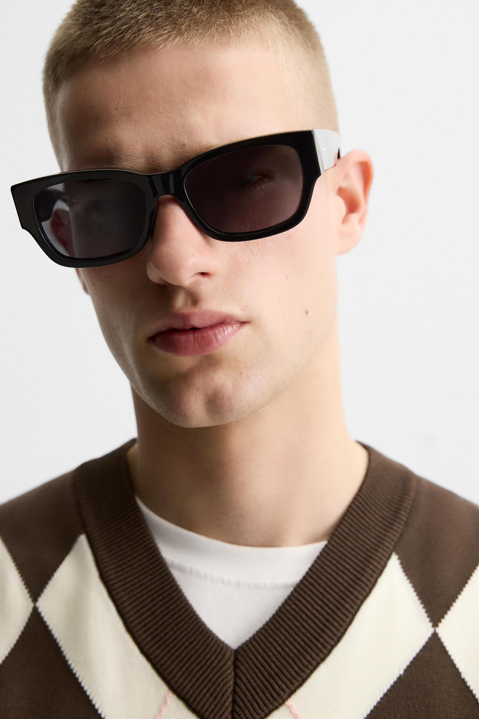 ARGYLE JACQUARD KNIT VEST Product Image