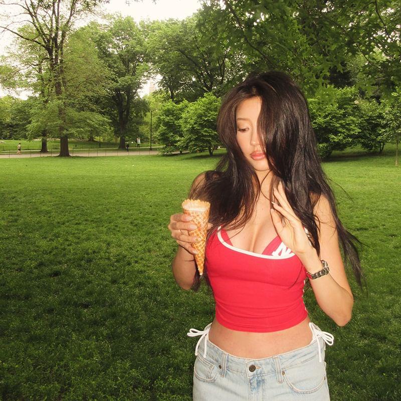 Halter Scoop Neck Contrast-Trim Slim-Fit Tank Top with Bra Top Product Image