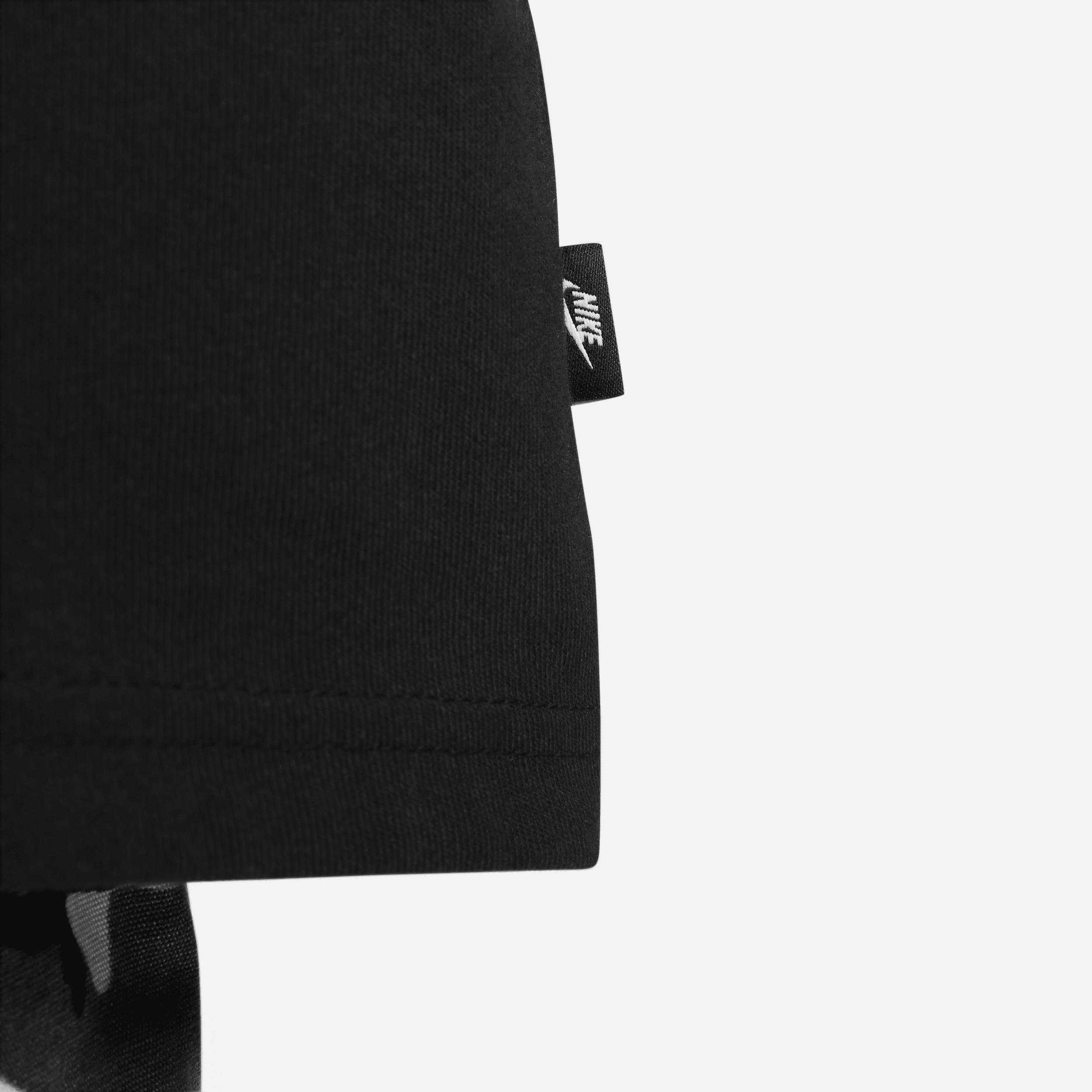 Mens Nike Sportswear Premium Essentials Long-Sleeve Pocket T-Shirt | DR7929-011 Product Image