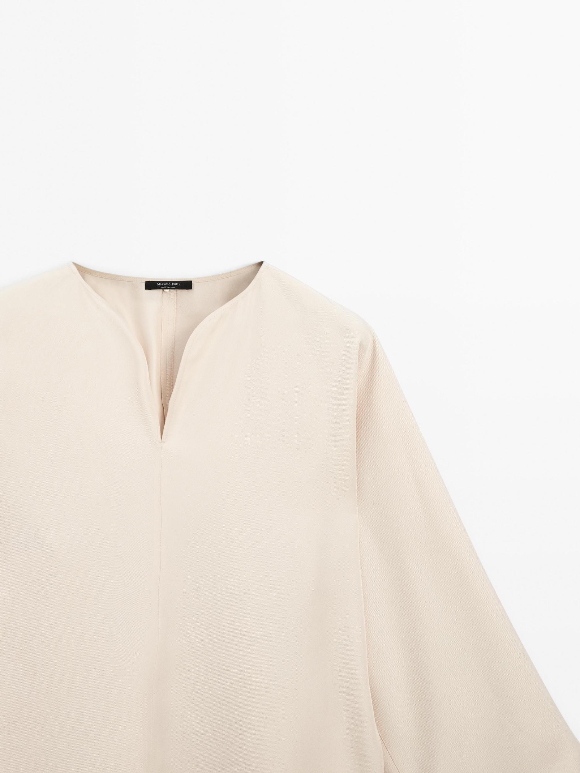 Flowing blouse with slit details Product Image