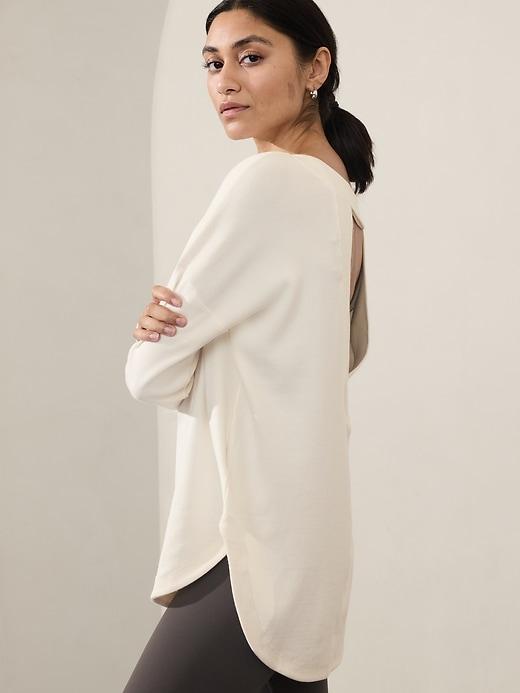 Presence Sweatshirt Product Image