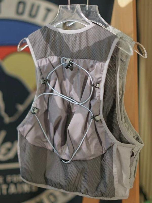 V-Neck Panel Mesh Crop Buckle Cargo Vest Product Image