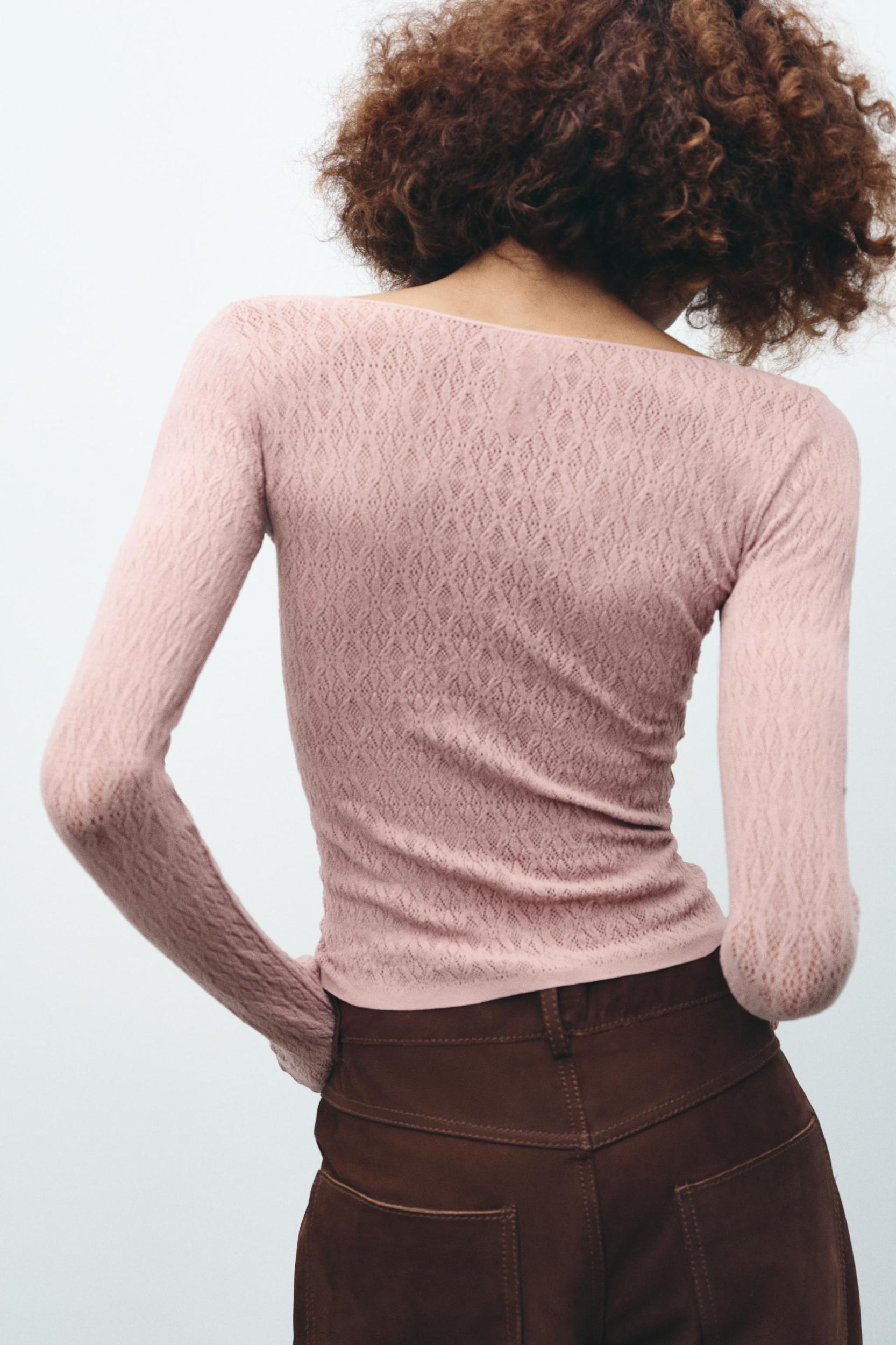 SEAMLESS LACE TOP Product Image