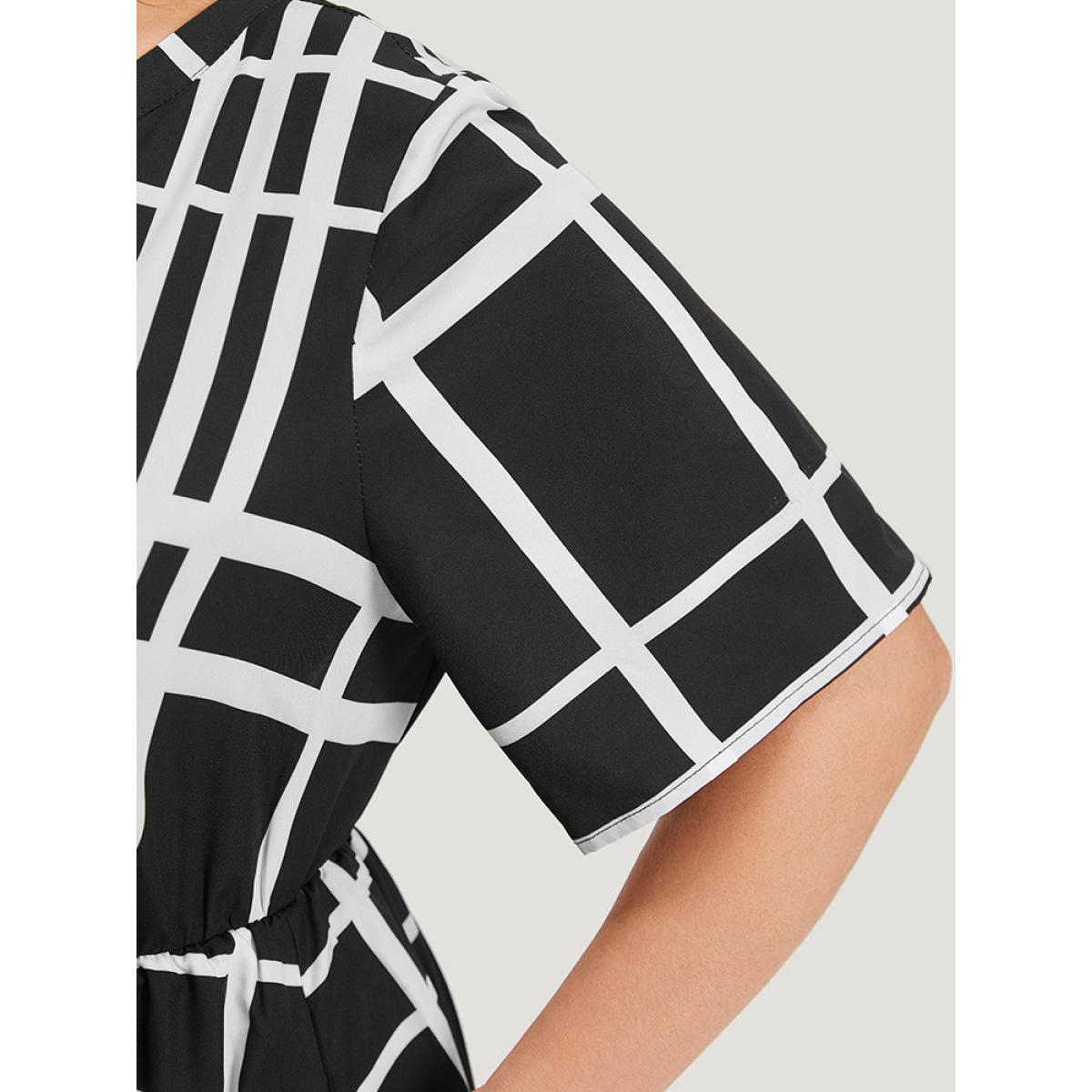 Plus Size Plaid Knot Front Pocket Arc Hem Zipper Dress Black Women Office Arc Hem V-neck Short sleeve Curvy Midi Dress BloomChic 26/4X Product Image