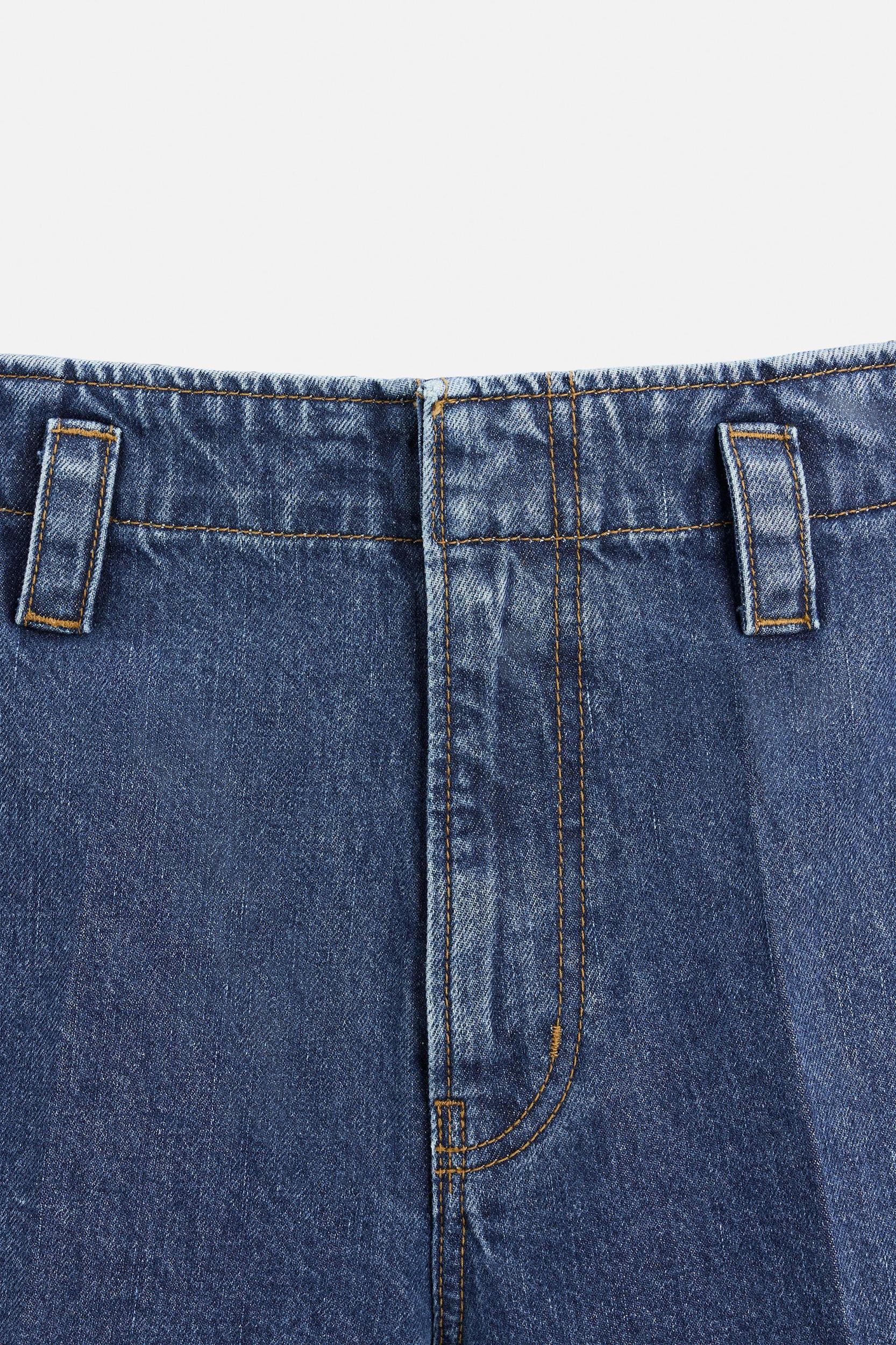 PLEATED STRAIGHT FIT JEANS Product Image