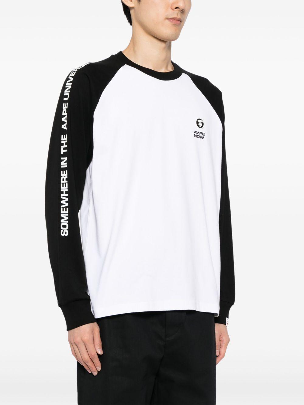 logo-patched raglan-sleeved T-shirt Product Image