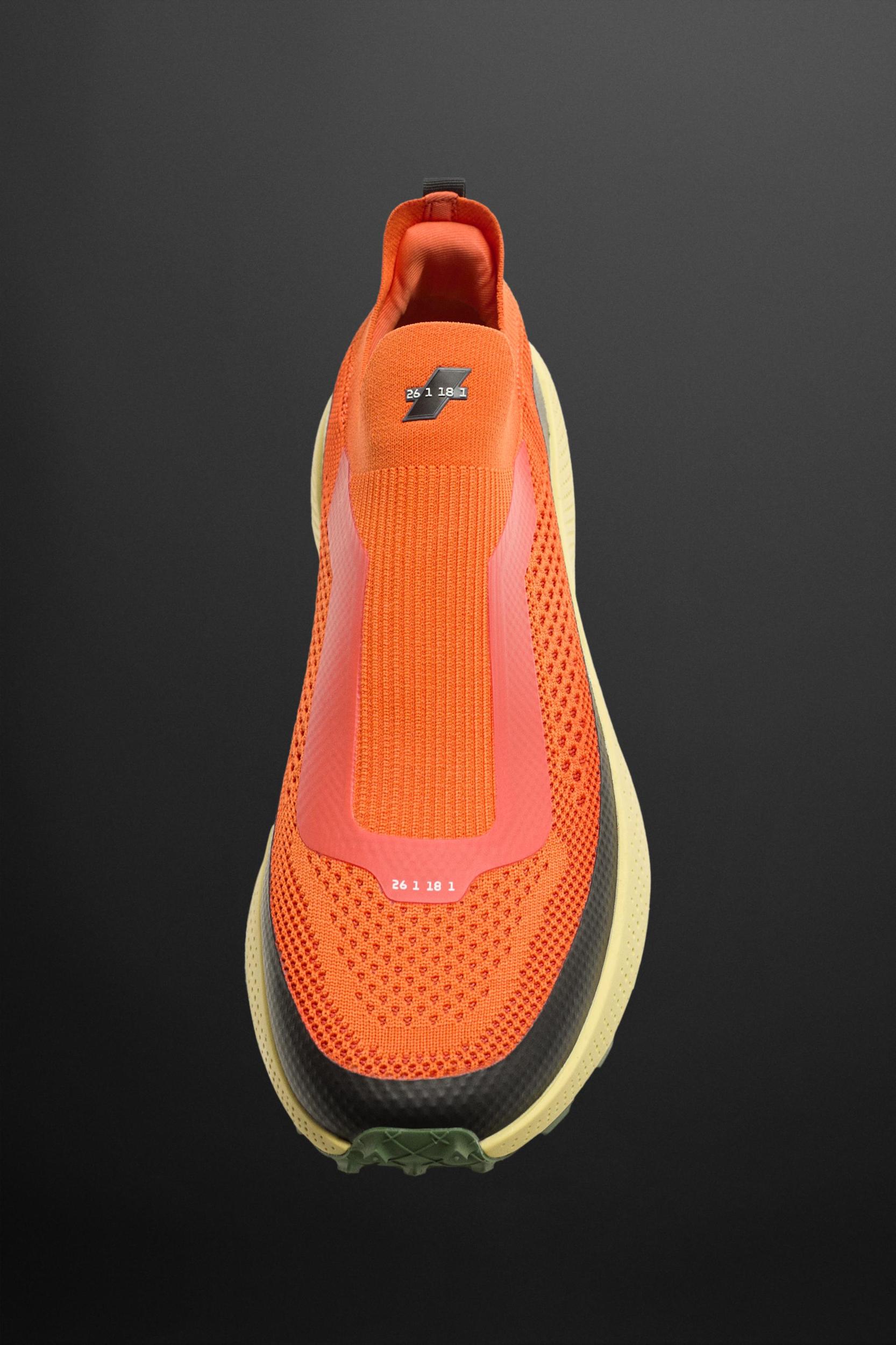 RUNNING SHOE Product Image