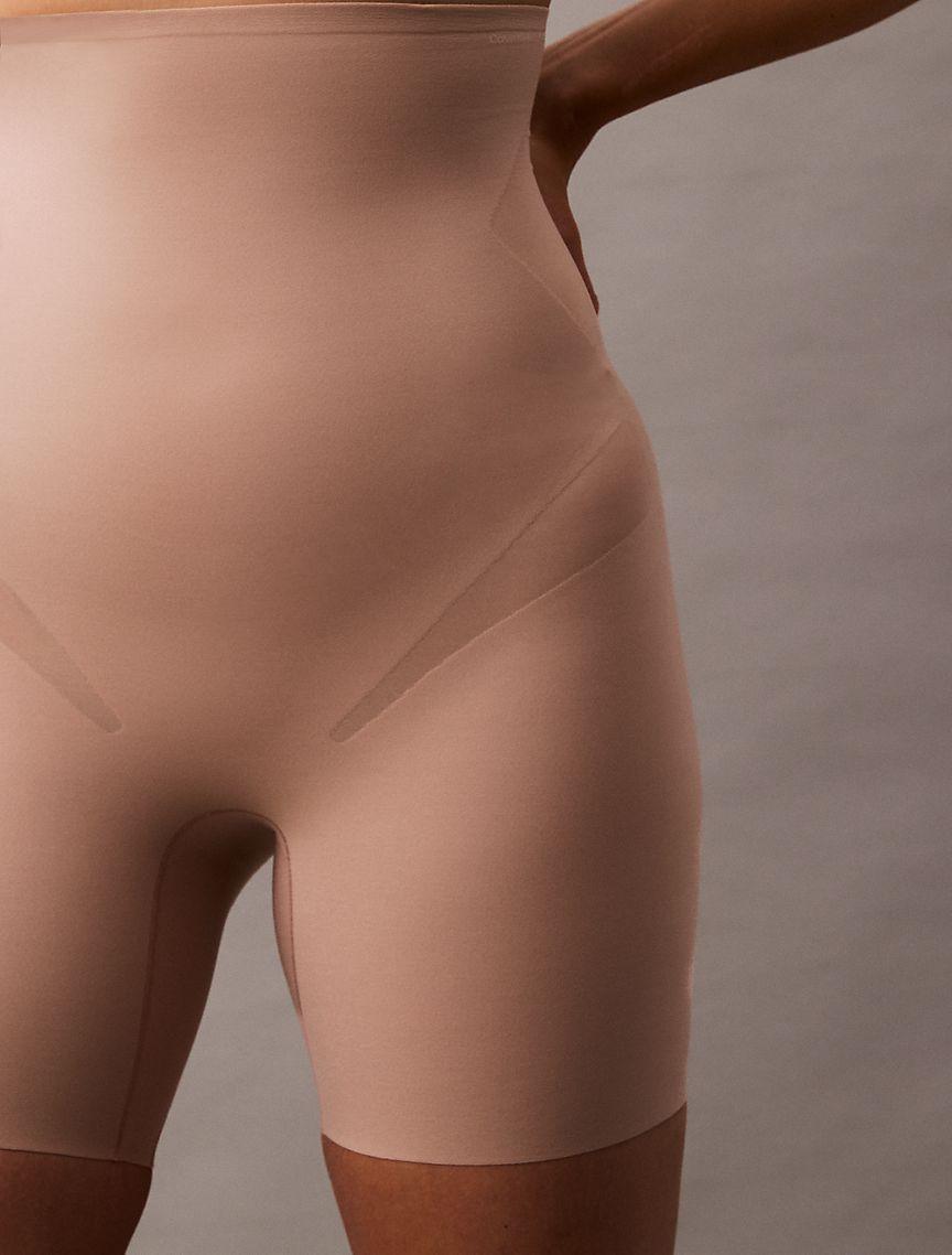 Stay-Put Stretch Short Product Image