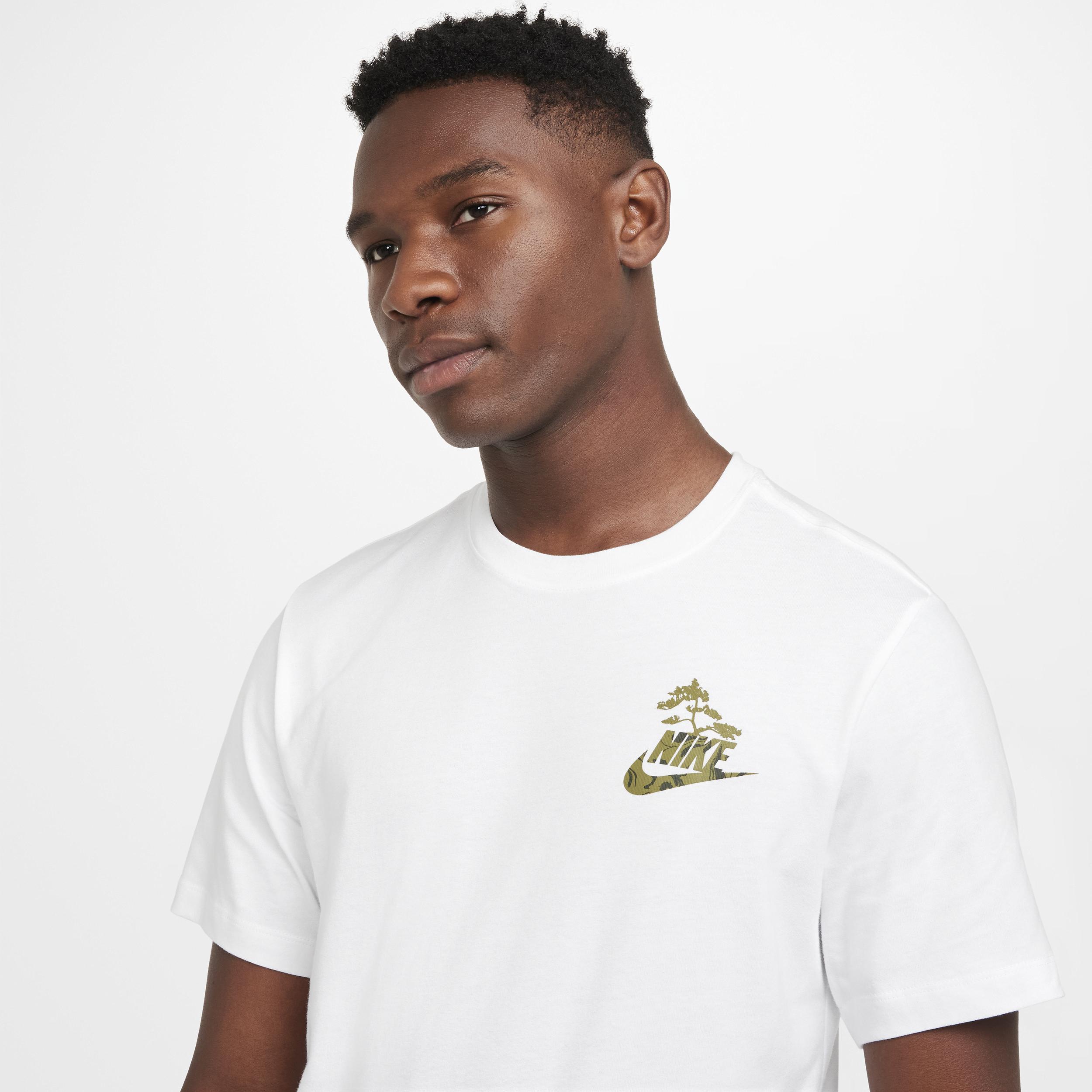 Men's Nike Sportswear Club T-Shirt Product Image