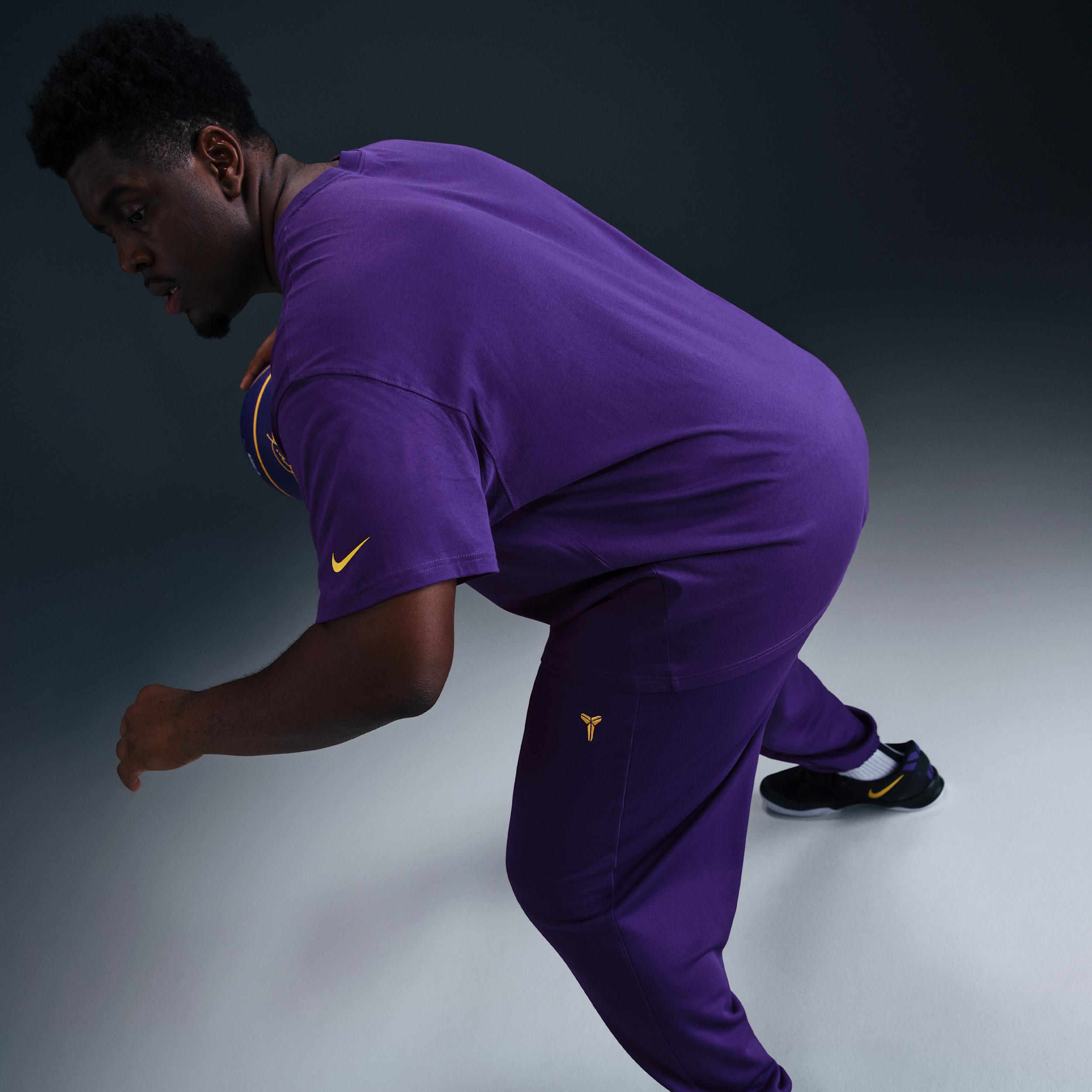 Nike Men's Kobe Therma-FIT Basketball Pants Product Image