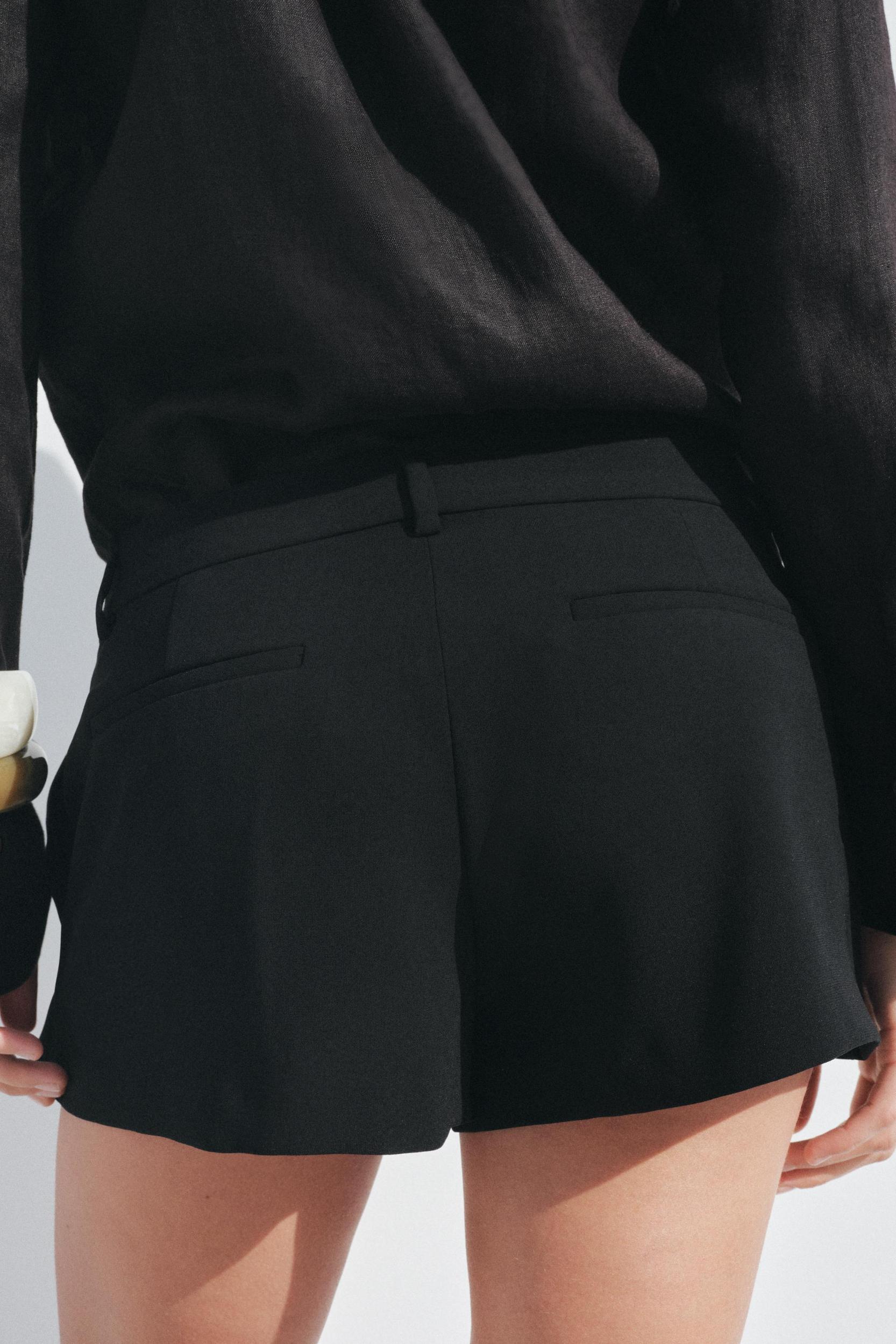 PLEATED SHORTS ZW COLLECTION Product Image