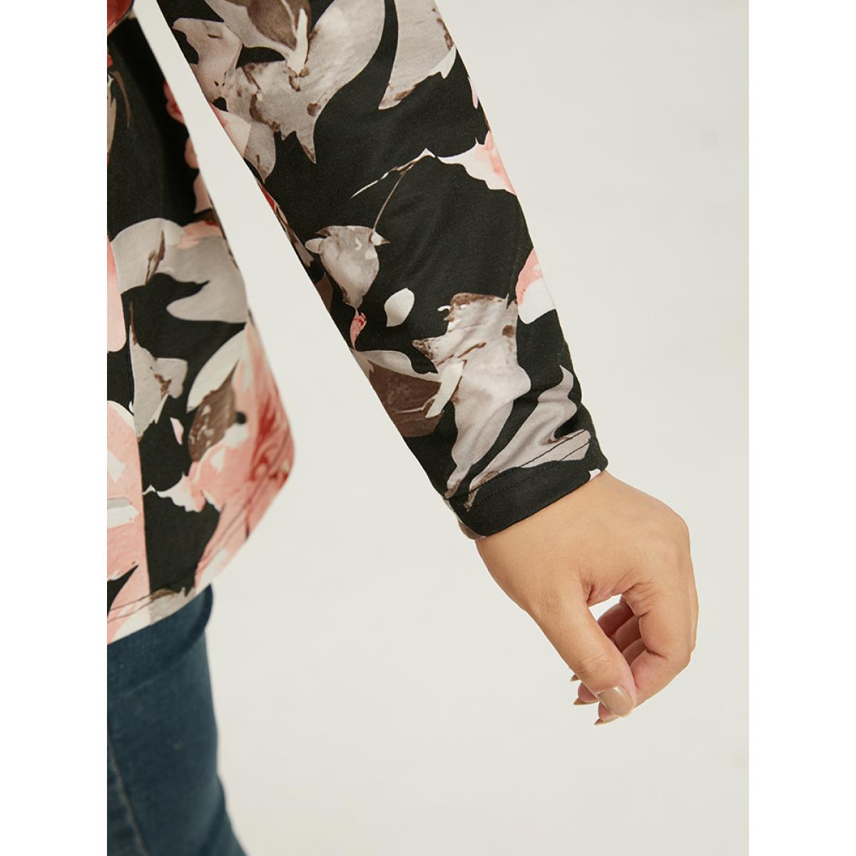 Plus Size Floral Print Crisscross V Neck T-shirt Black Women Casual Printed Floral V-neck Dailywear T-shirts BloomChic 10/M Product Image