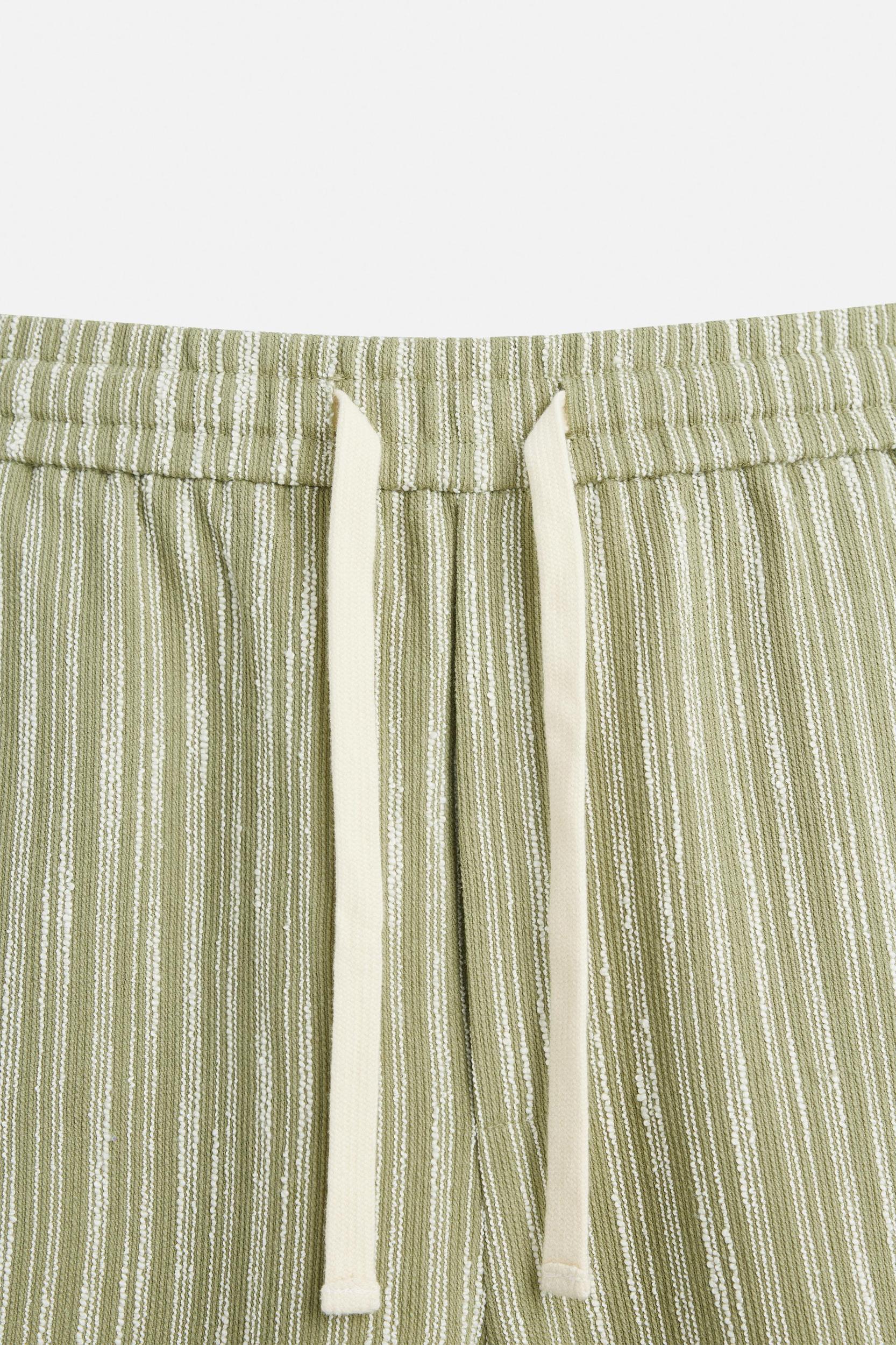 TEXTURED SHORTS Product Image