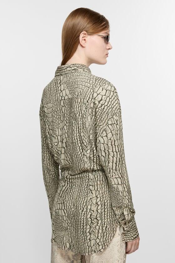 Button-up printed shirt Product Image