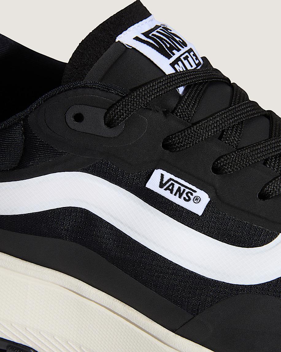 Crosspath Shoe in Black / White| Vans US Product Image
