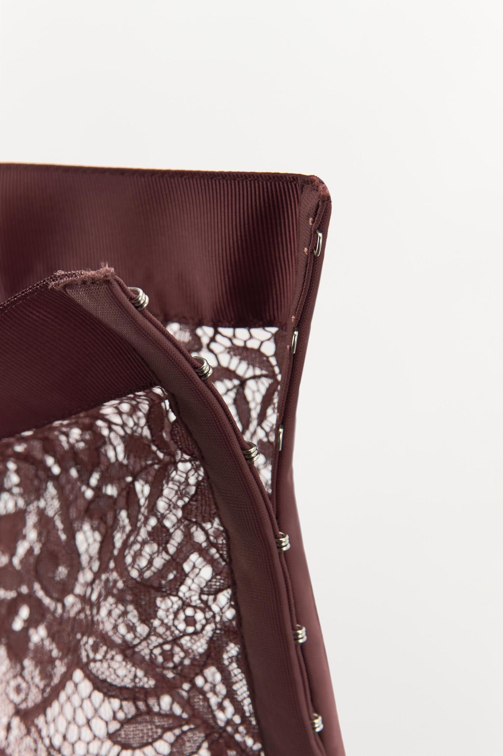 LACE STRAP TANK TOP Product Image