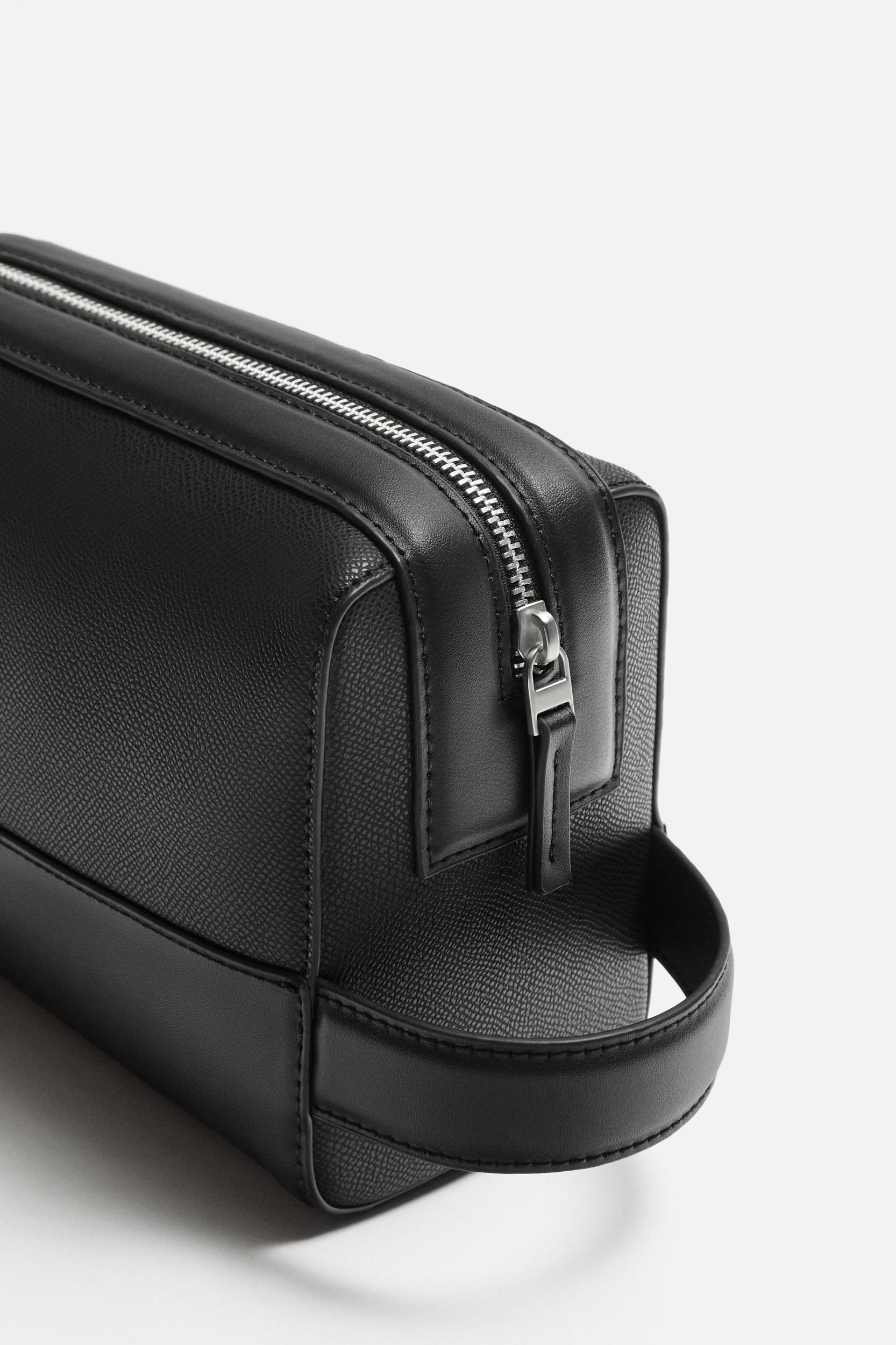 PLAIN TOILETRY BAG Product Image