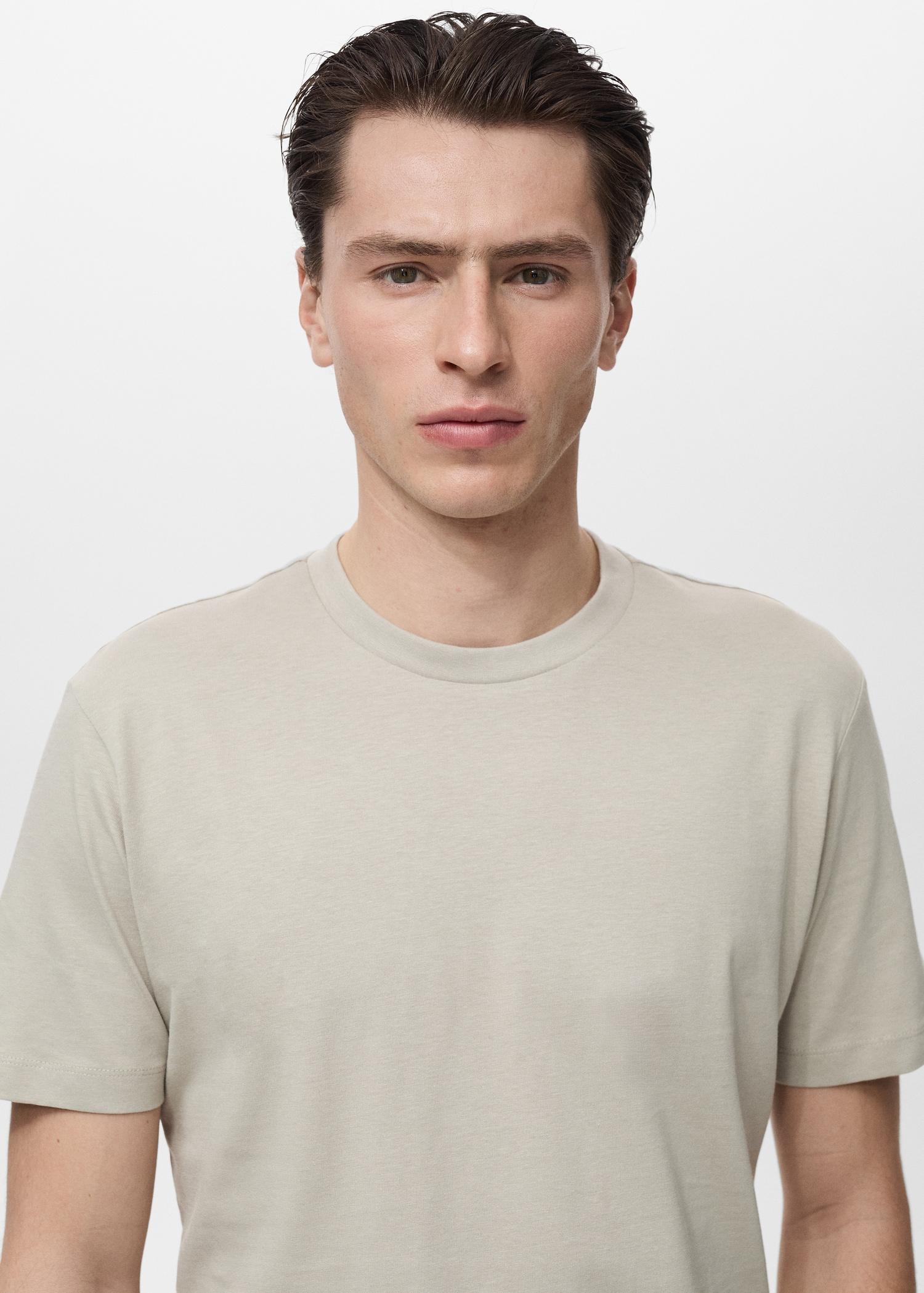 100% cotton slim-fit t-shirt - Men | MANGO USA Product Image