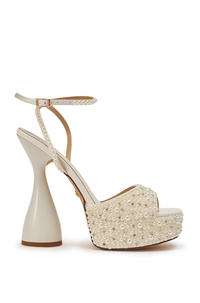 AKIRA GOLD GALINDA WHITE PEARL CHUNKY SANDAL Product Image