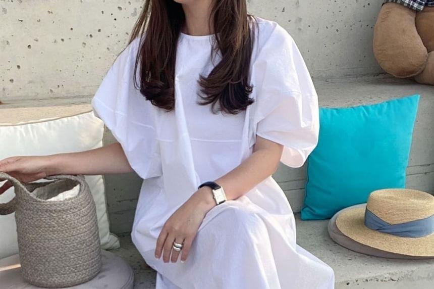 Puff-Sleeve Plain Midi Dress Product Image