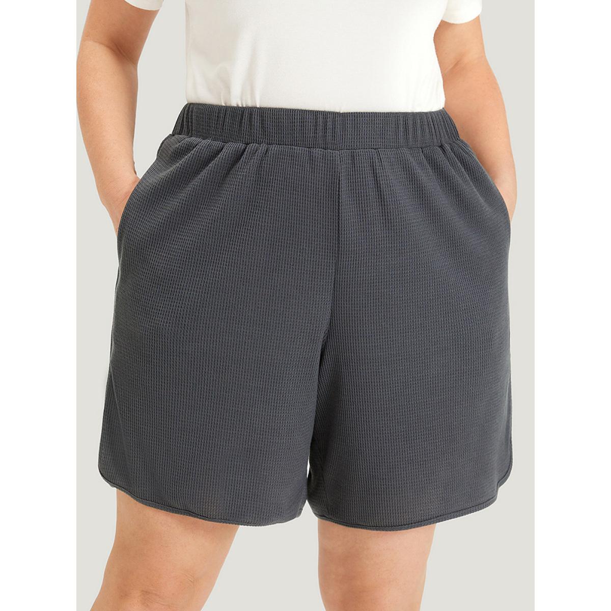 Plus Size Plain Waffle Knit Pocket Arc Hem Shorts Women Gray Casual Texture Dailywear Shorts BloomChic 12/L Product Image