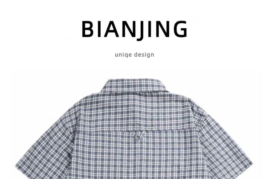 Short-Sleeve Plaid Shirt Product Image