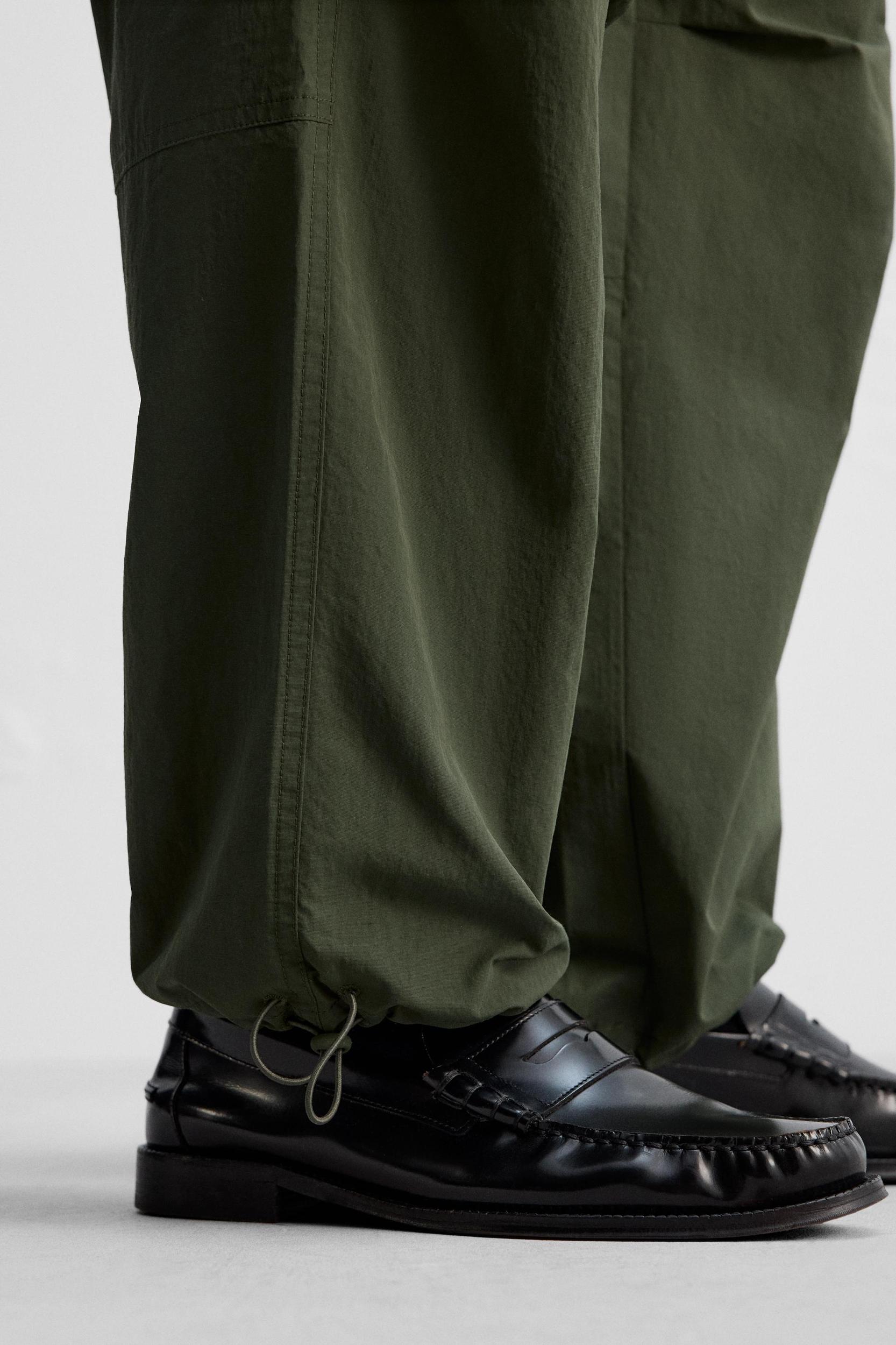 TECHNICAL PARACHUTE PANTS Product Image