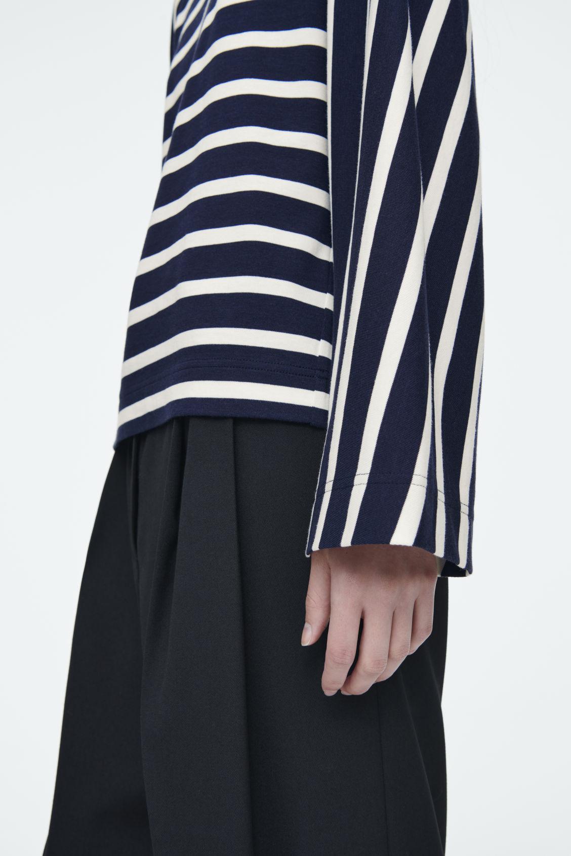 BOXY LONG-SLEEVED T-SHIRT Product Image