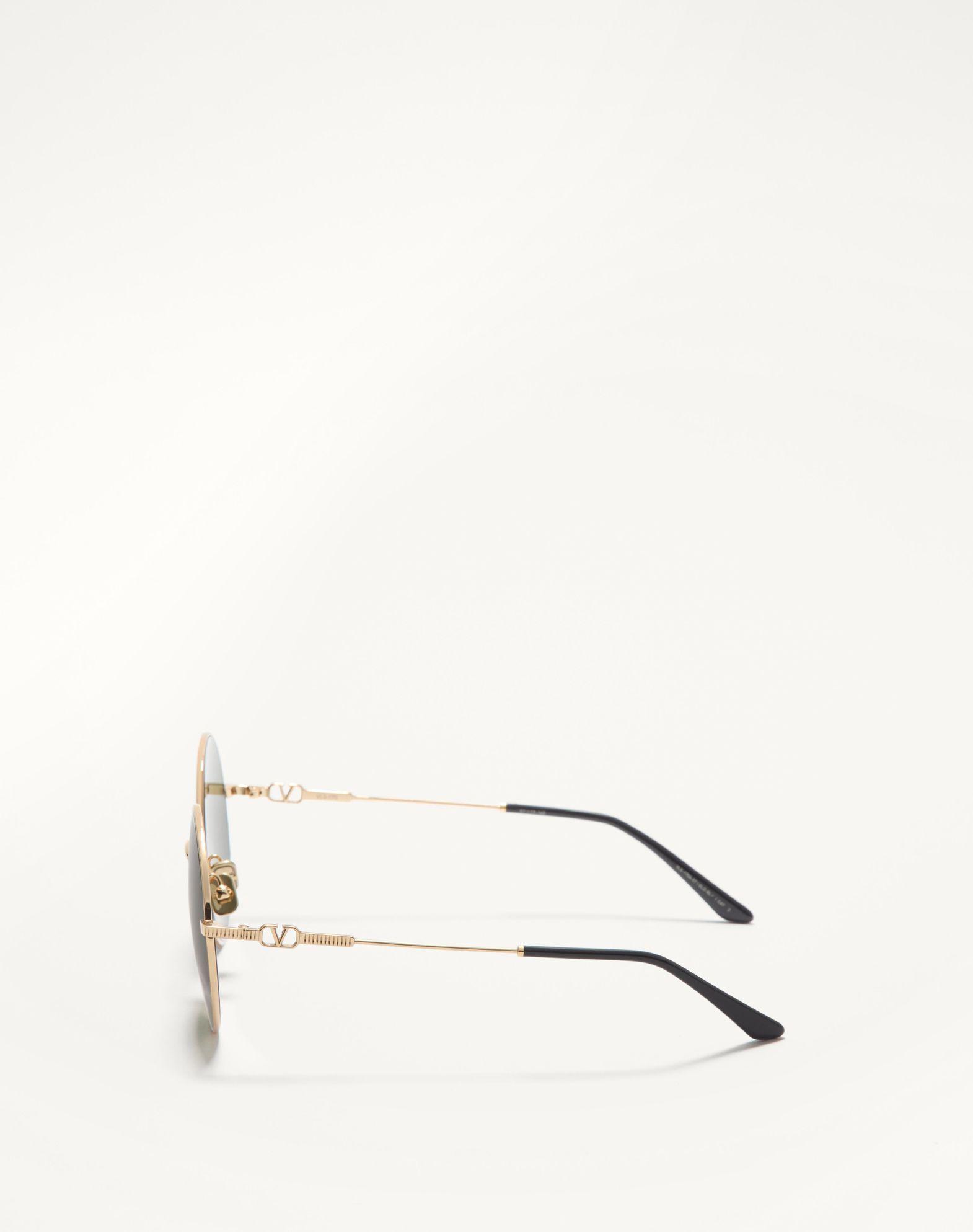 Round Oversized Metal Frame Product Image