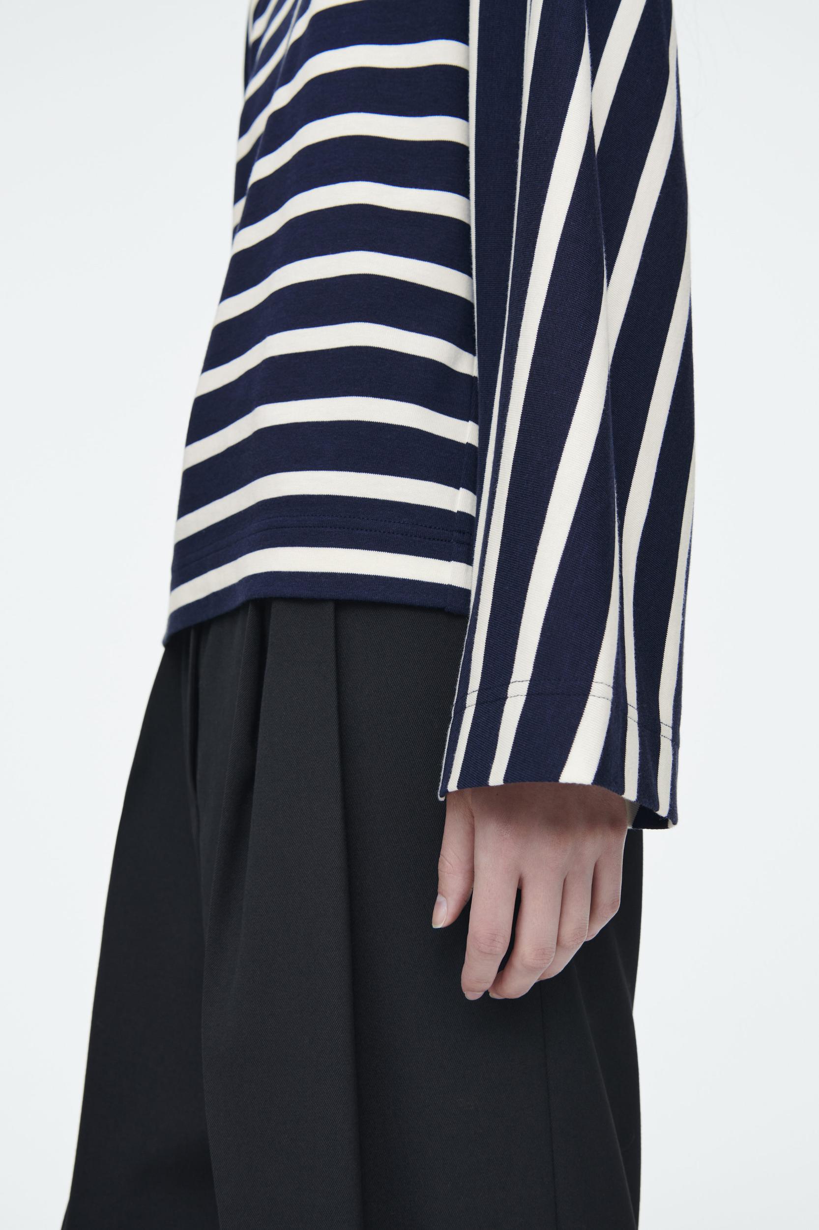 BOXY LONG-SLEEVED T-SHIRT Product Image