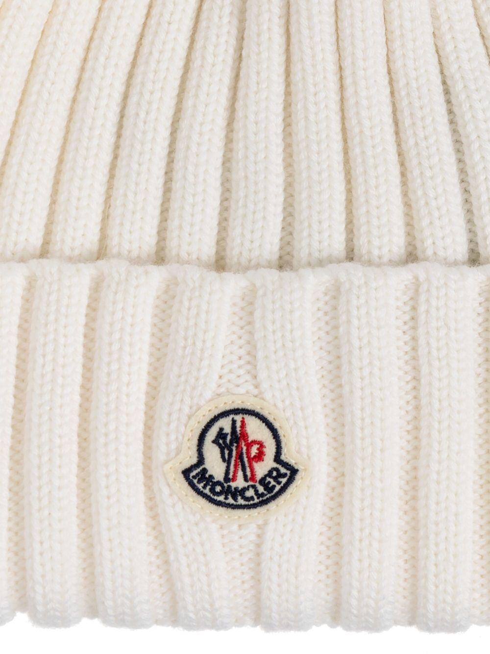 pompom beanie  Product Image