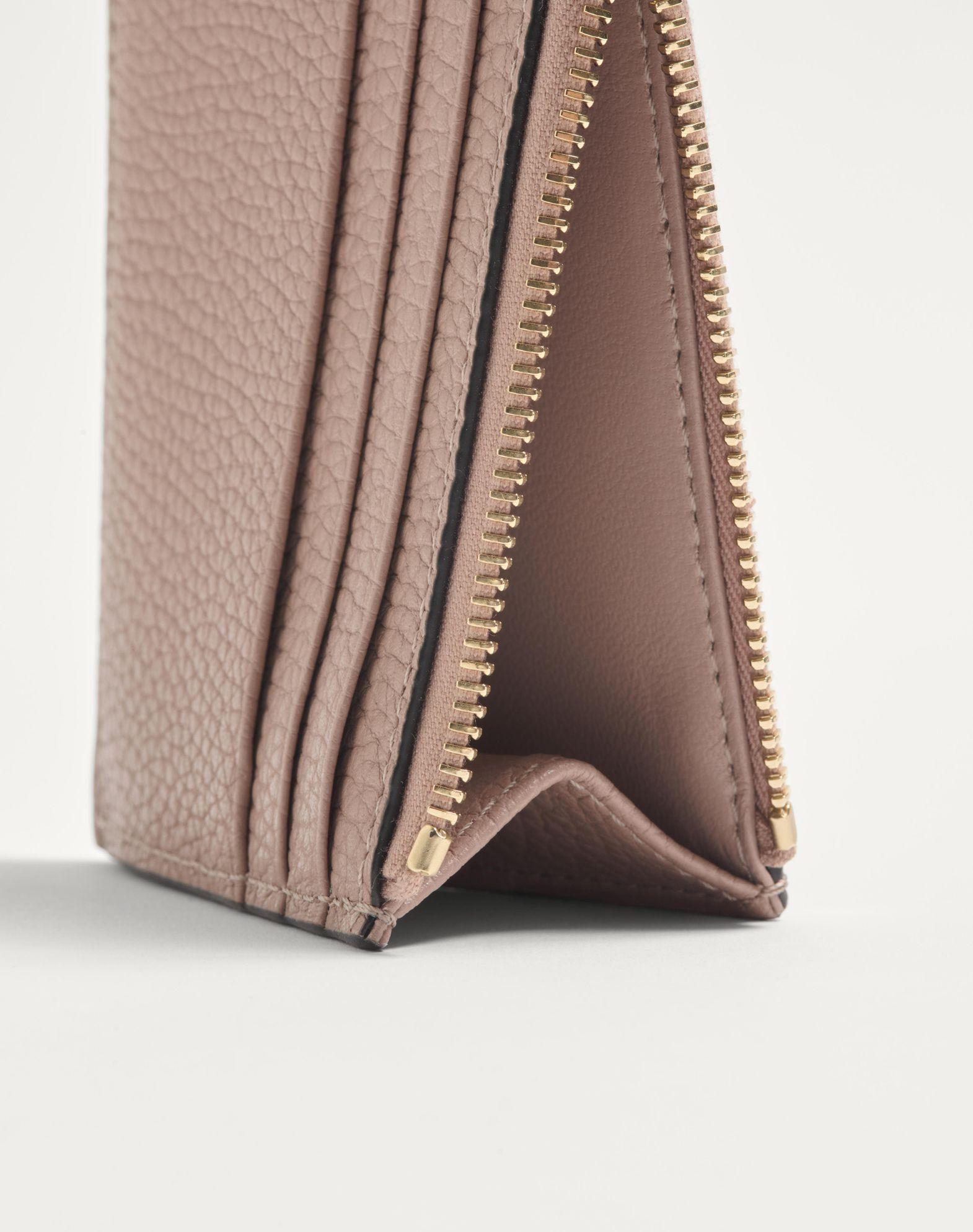 Rockstud Grainy Calfskin Cardholder With Zipper Product Image