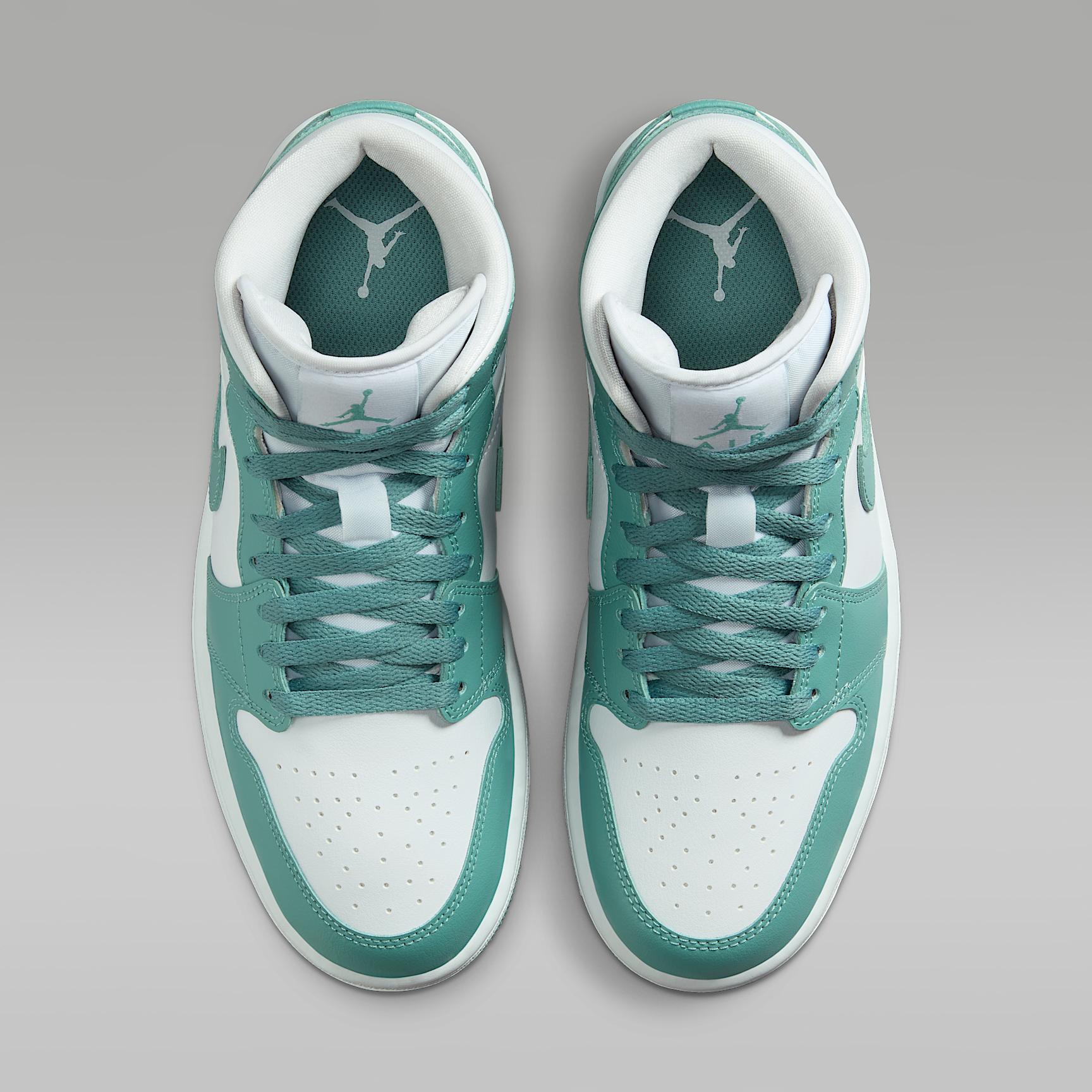 Women's Air Jordan 1 Mid Shoes Product Image