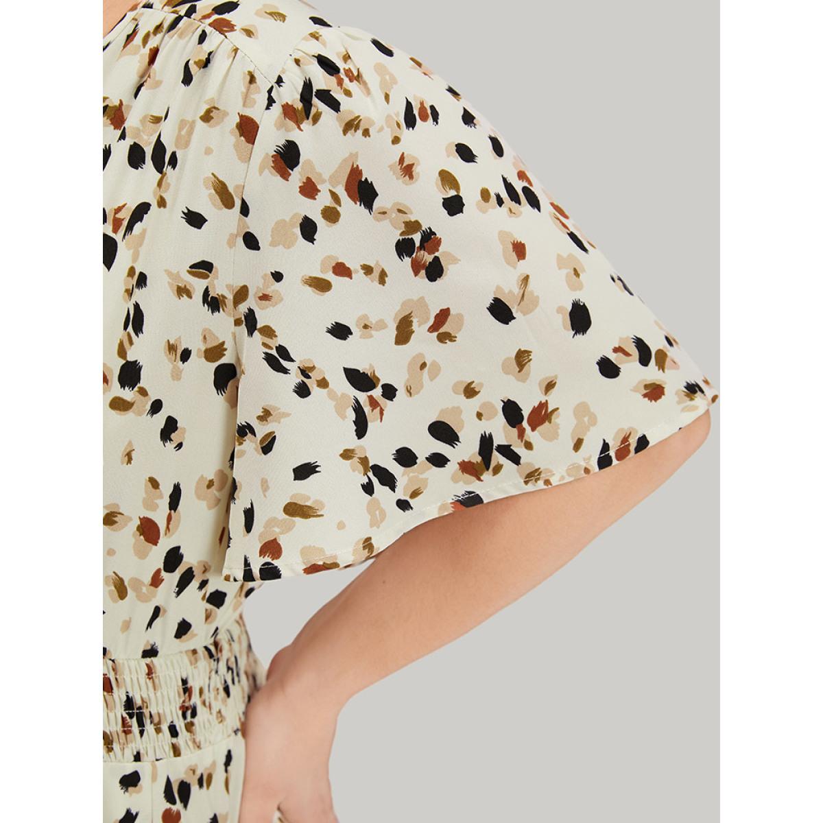 Plus Size Allover Print Shirred Pocket V Neck Dress Apricot Women Office Printed V-neck Short sleeve Curvy Knee Dress BloomChic 14-16/1X Product Image