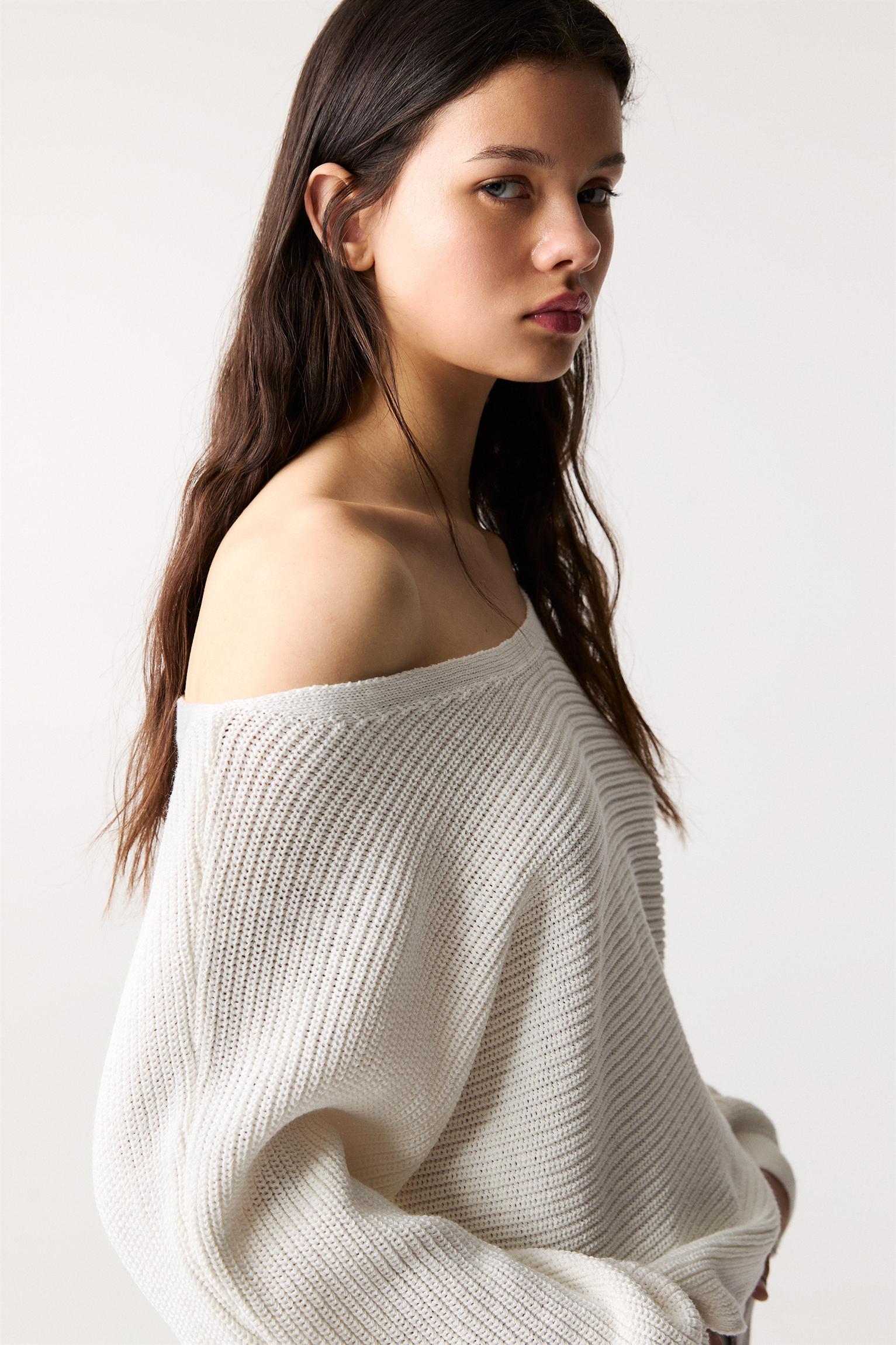 Asymmetric sweater Product Image