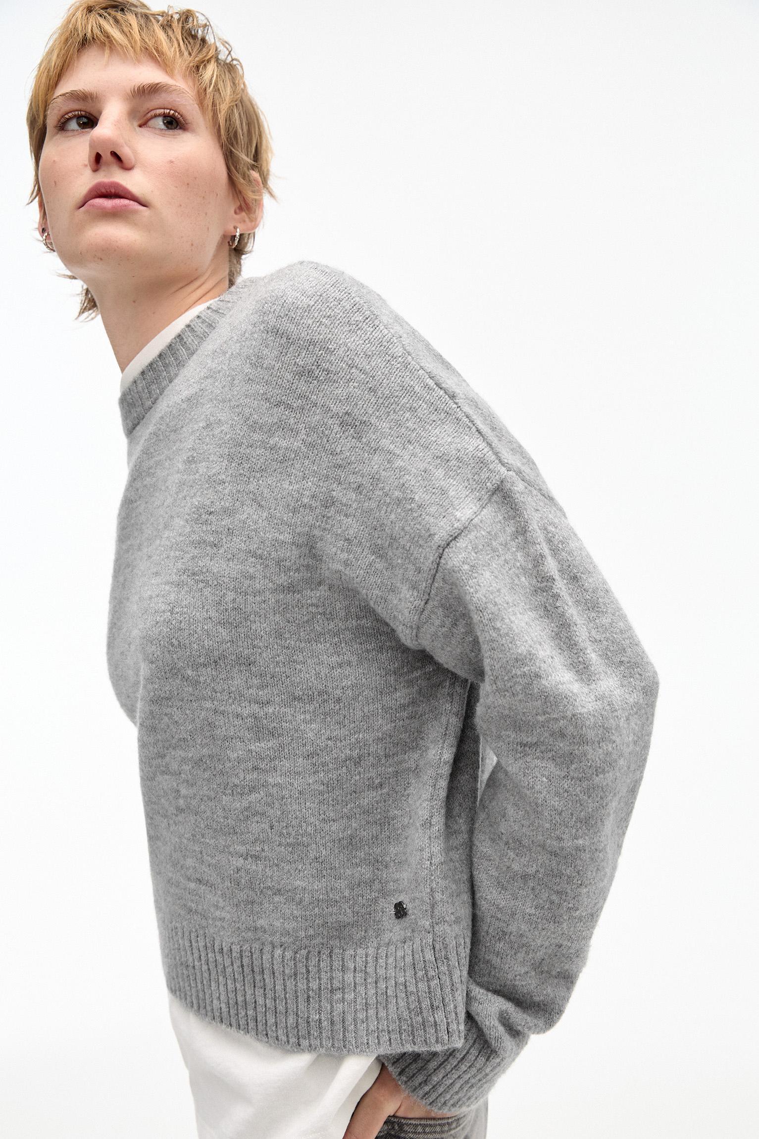 Basic sweater Product Image