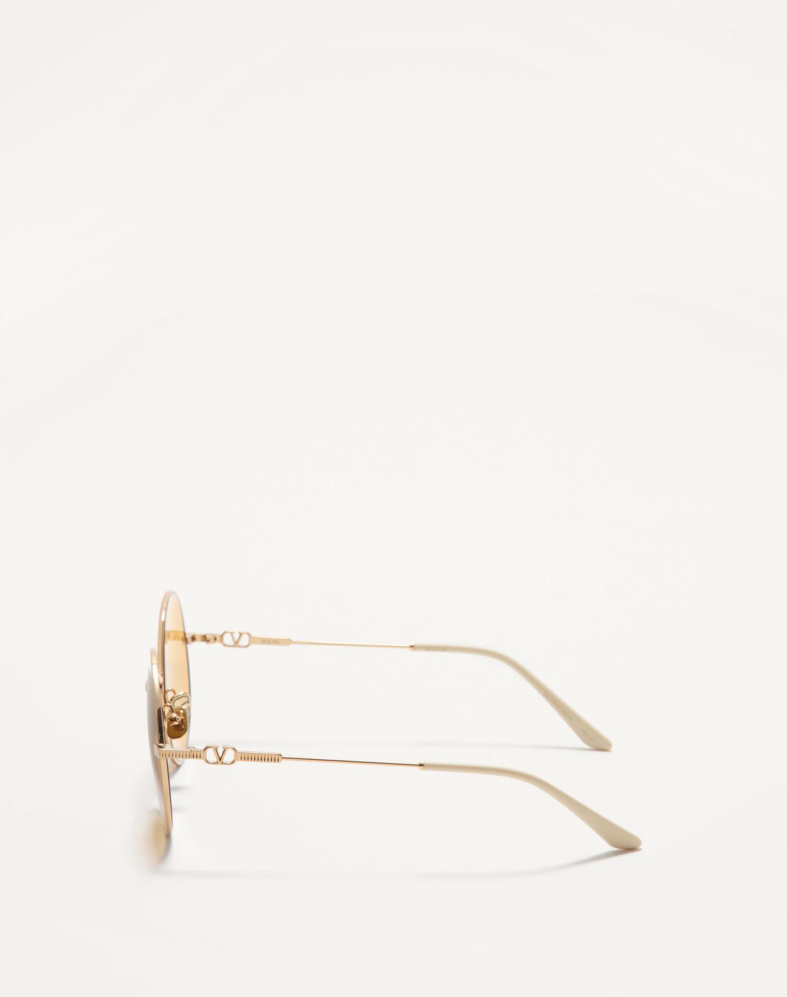 Round Oversized Metal Frame Product Image