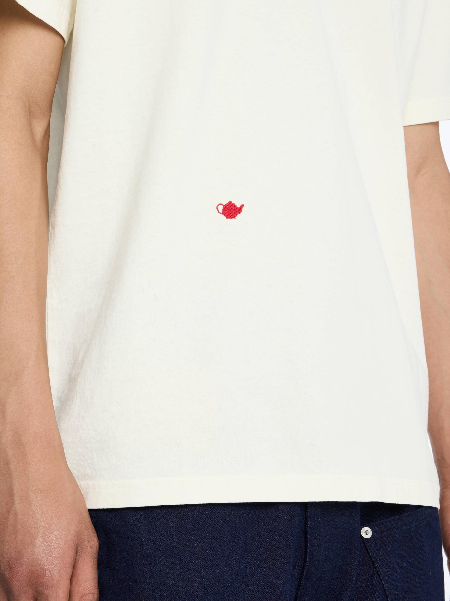 CONTRAST EMBROIDERY T-SHIRT Product Image