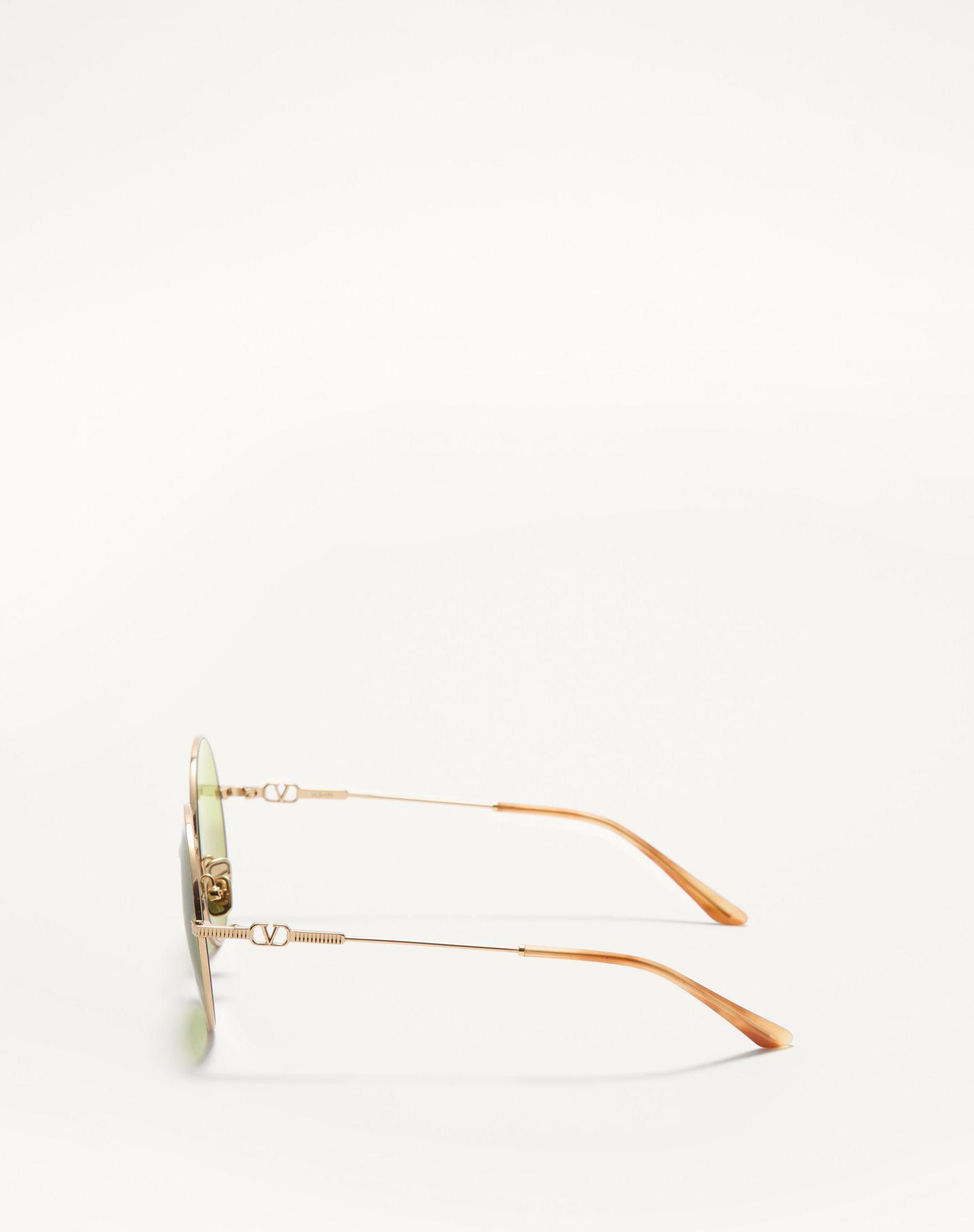 Round Oversized Metal Frame Product Image