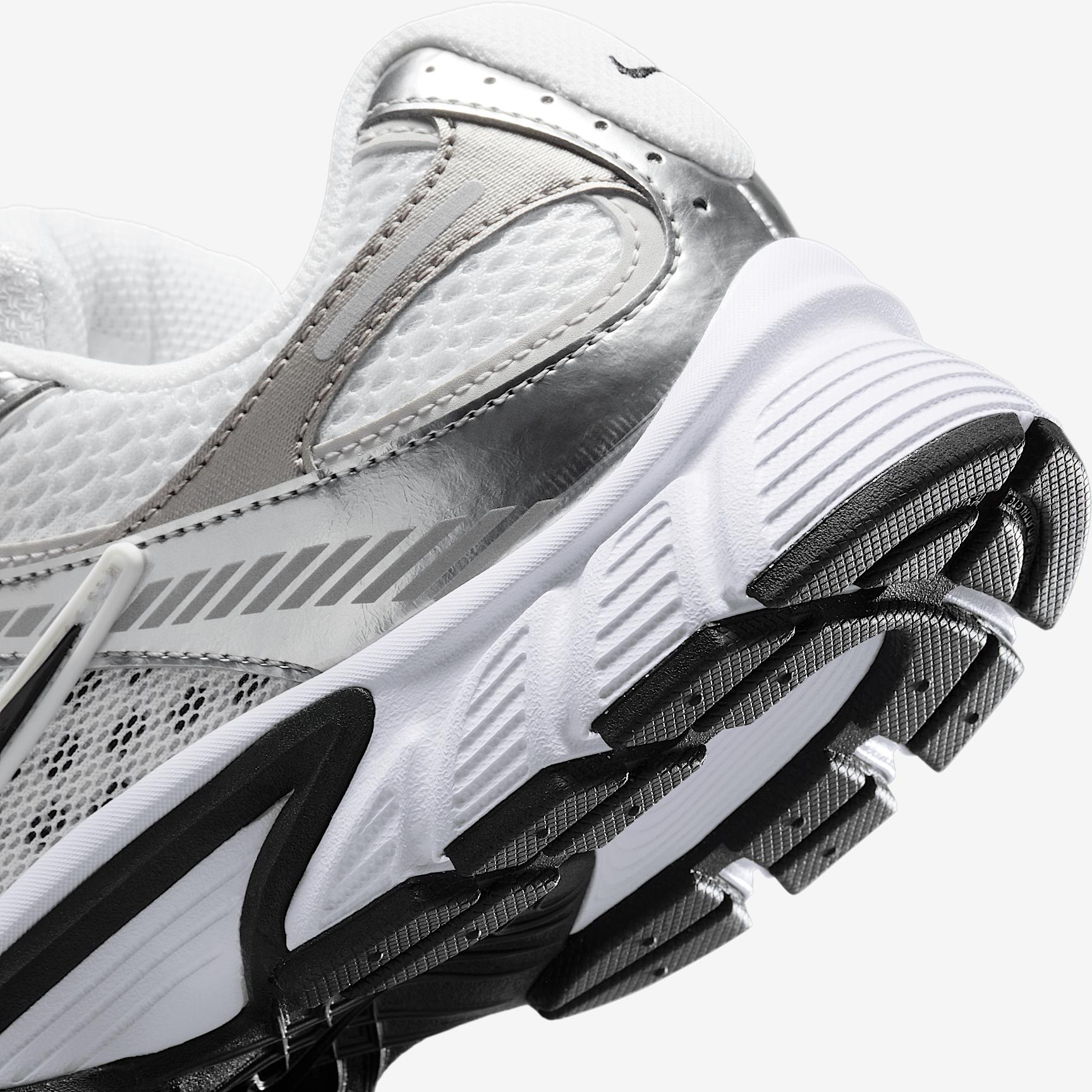 Nike Womens V5 RNR Shoes with Reflective Accents | HQ7901-107 Product Image